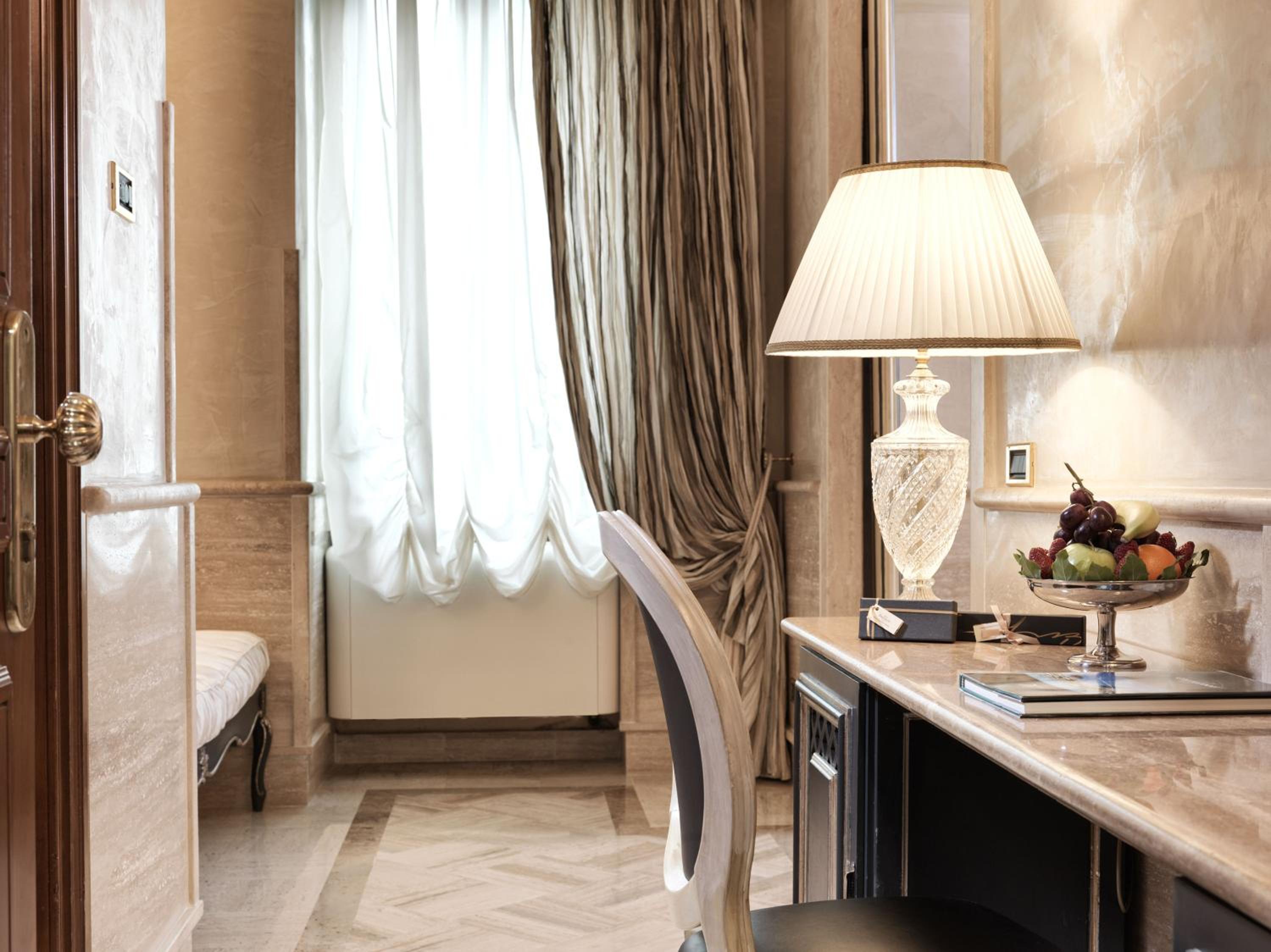 Junior Suite with Piazza View