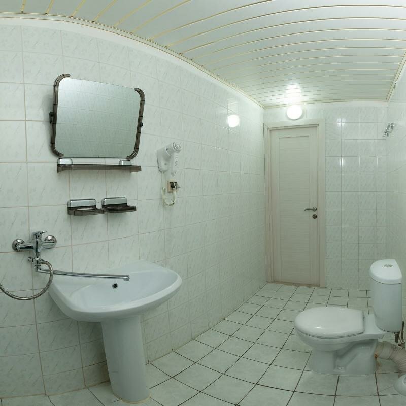 Одноместный номер в блоке с двухместным номером в общем коридоре