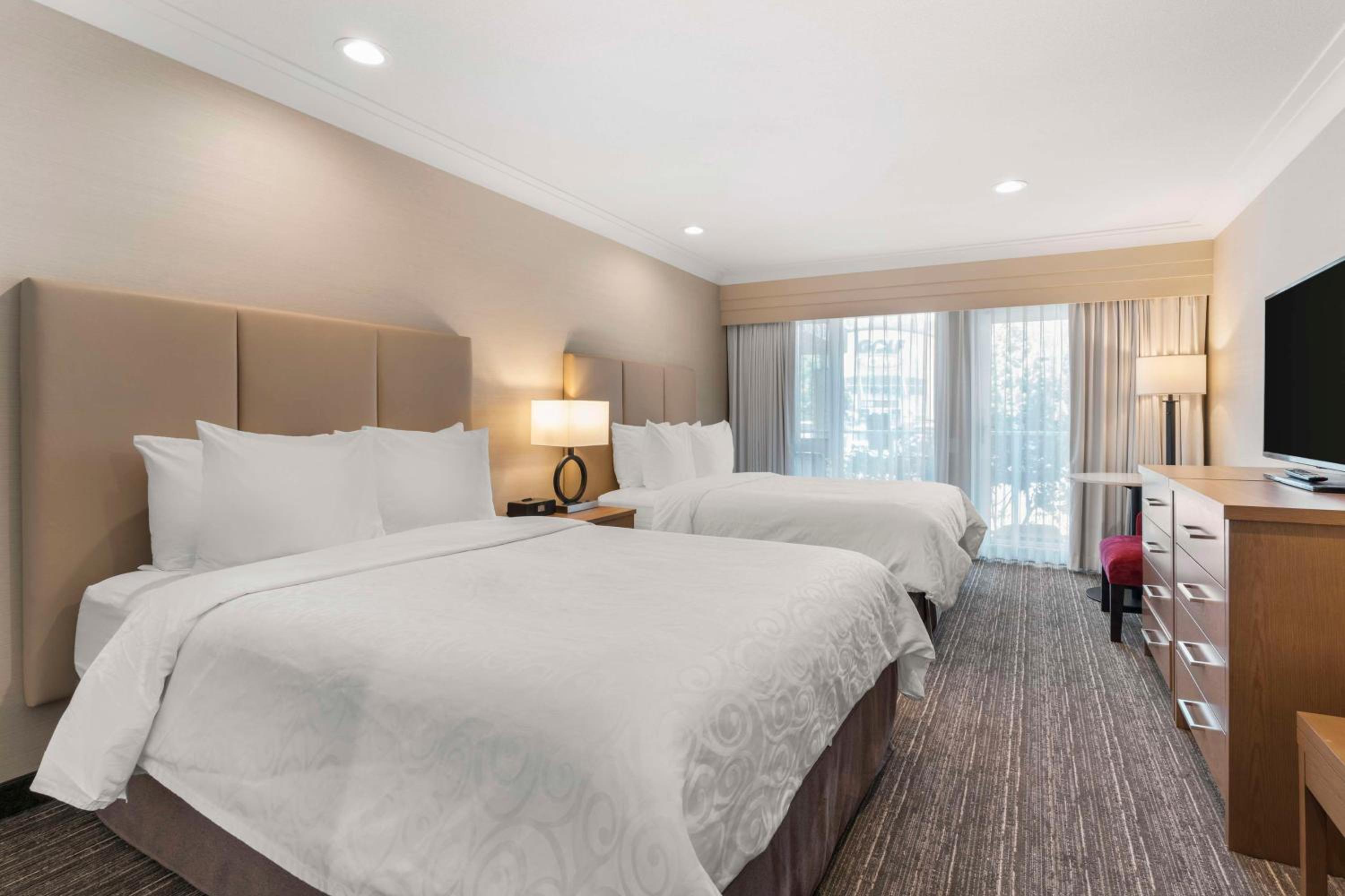 Queen Suite - Non-Smoking