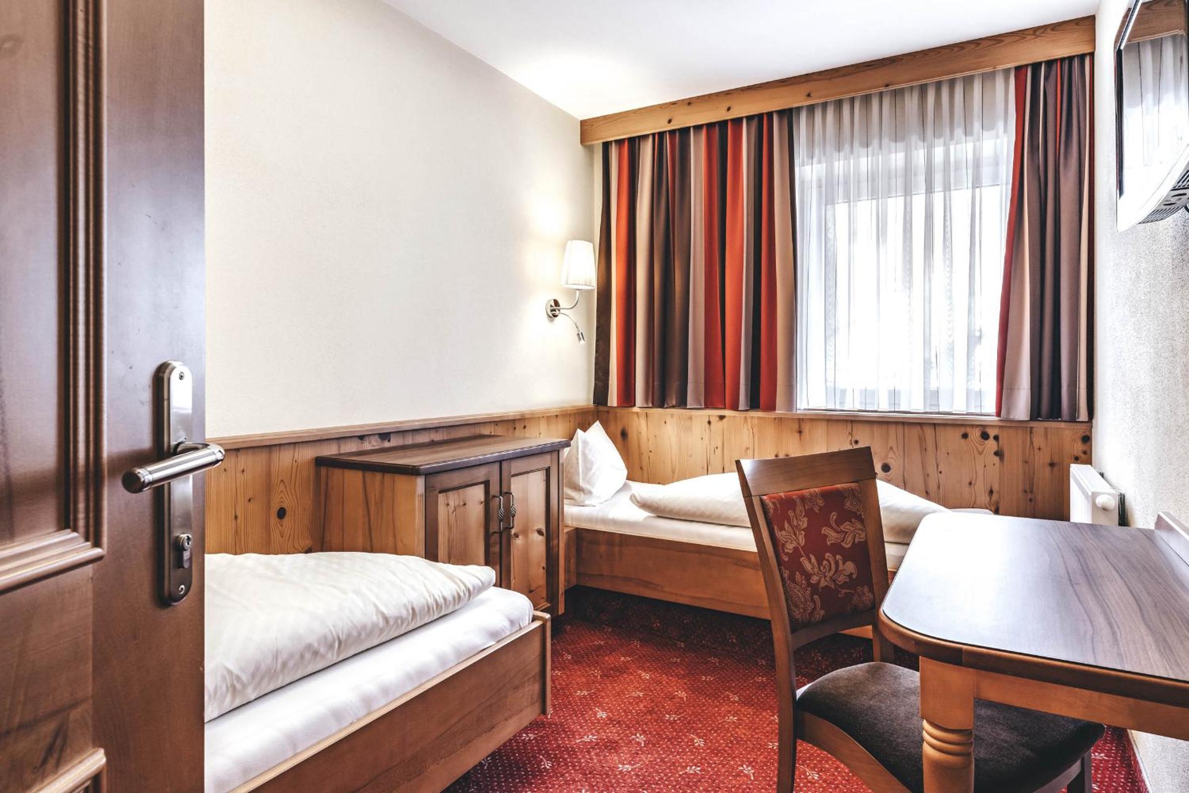 Family Suite (2 Adults + 2 Children)