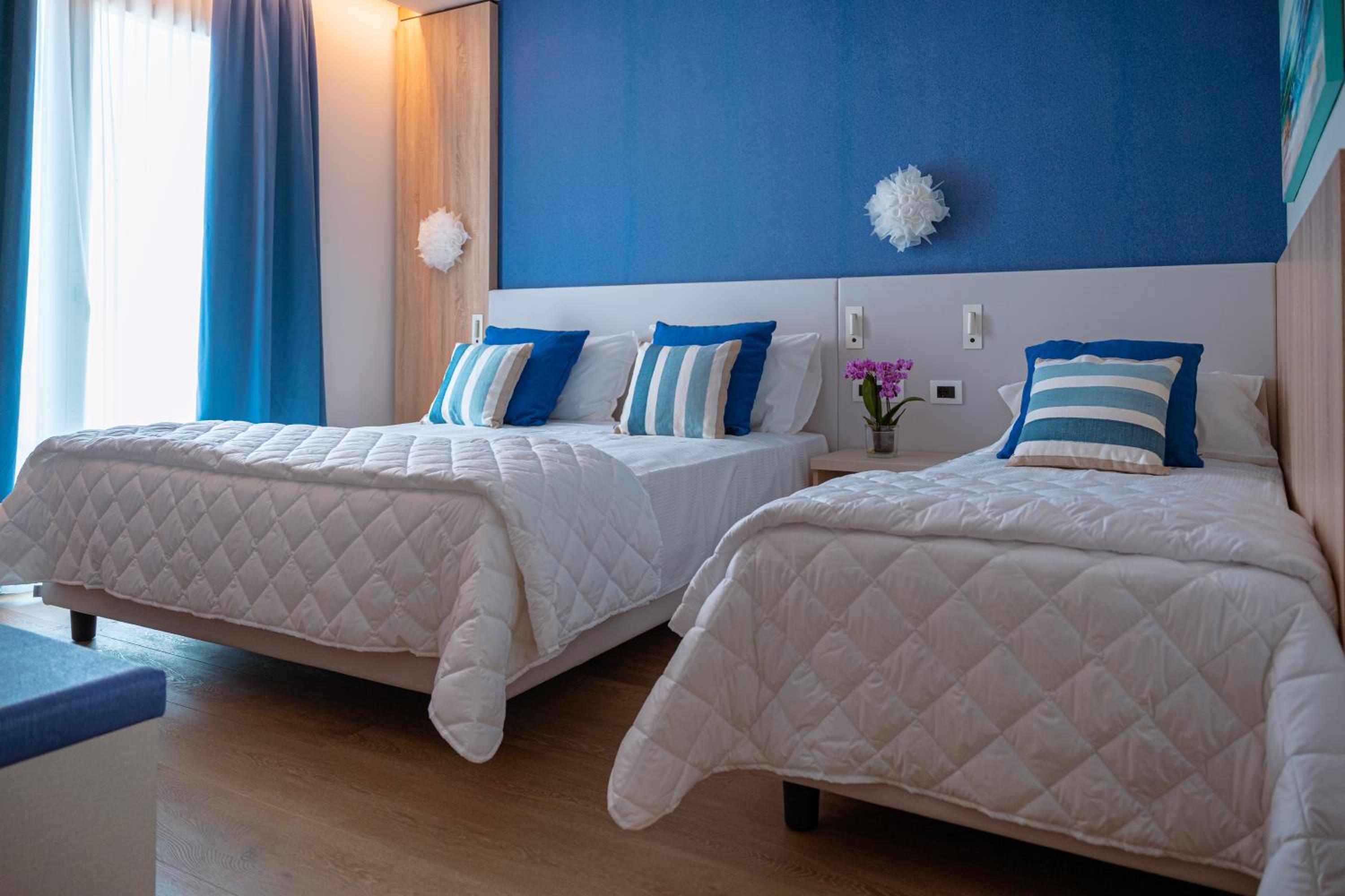 Standard Triple Room with Side Sea View