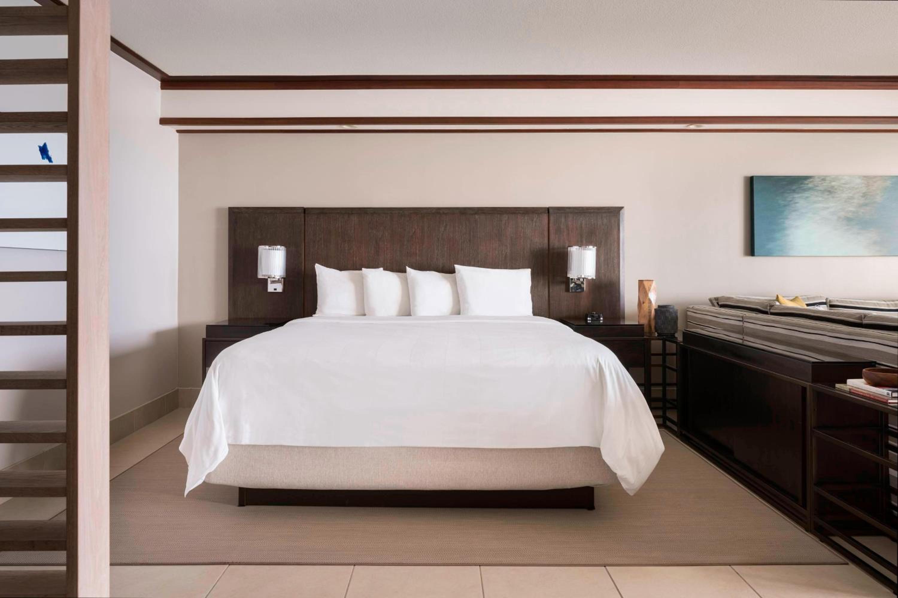 Ocean View, Junior Suite, 1 King, Partial ocean view