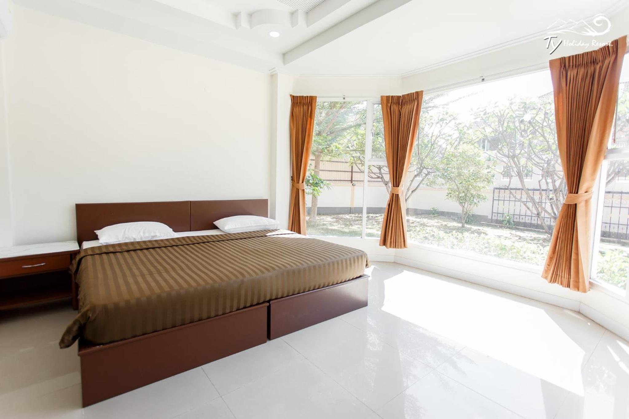 Seven-Bedroom Villa with Private Pool 231