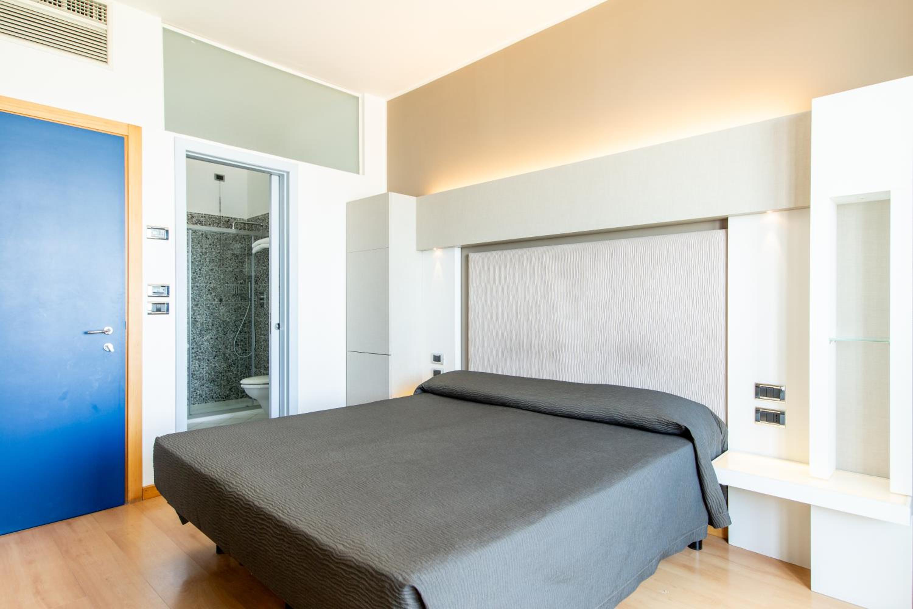 Deluxe Double Room with Balcony and Sea View