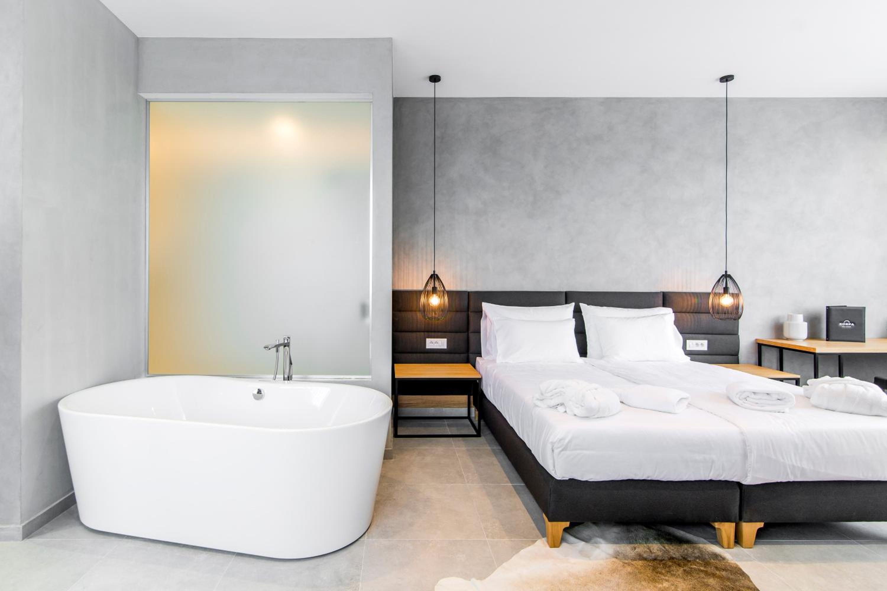 Deluxe Suite with Spa Bath