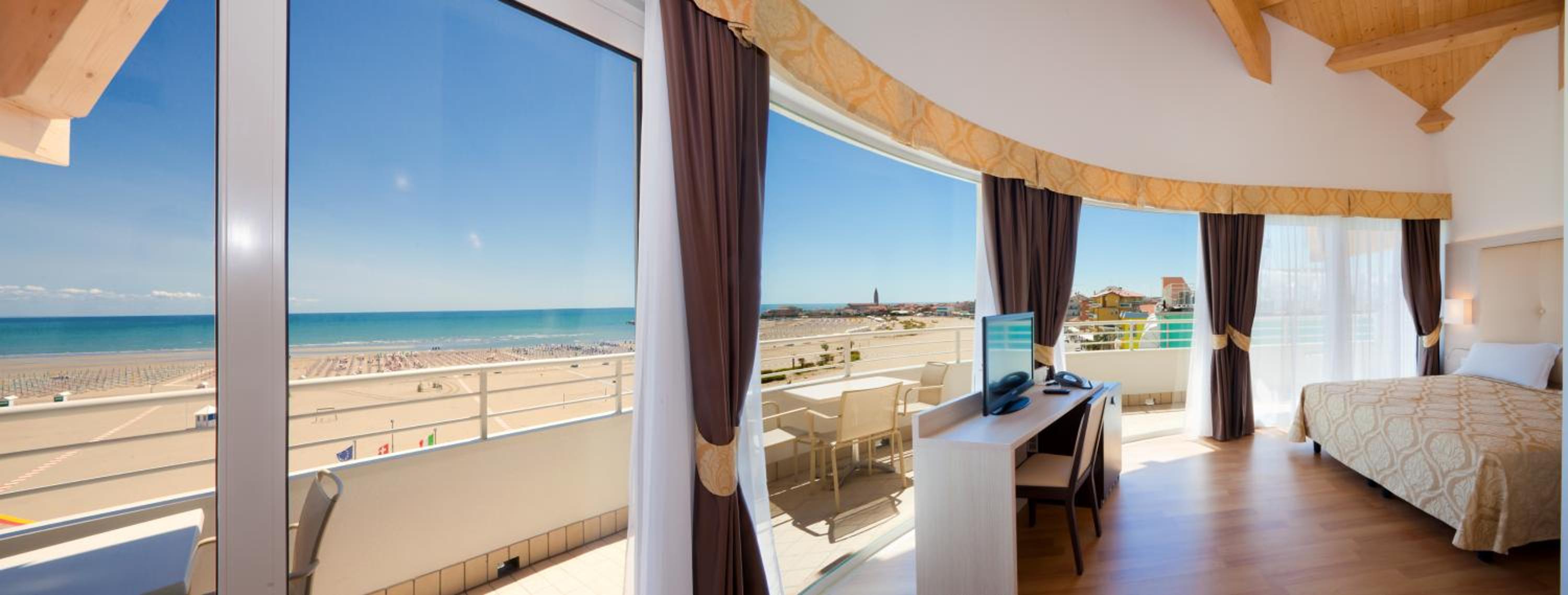 Deluxe Suite with Sea View