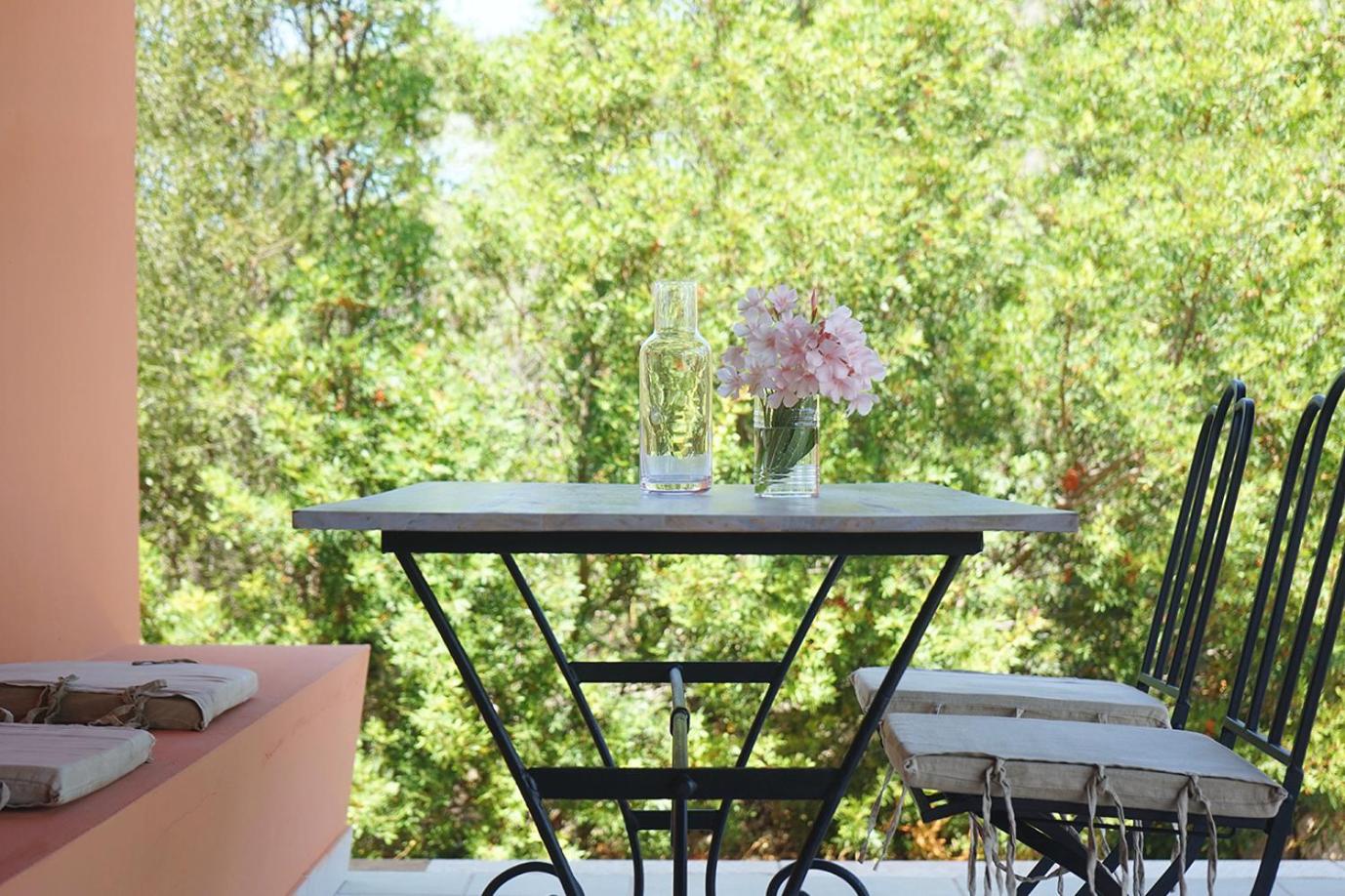 One-Bedroom Apartment with View