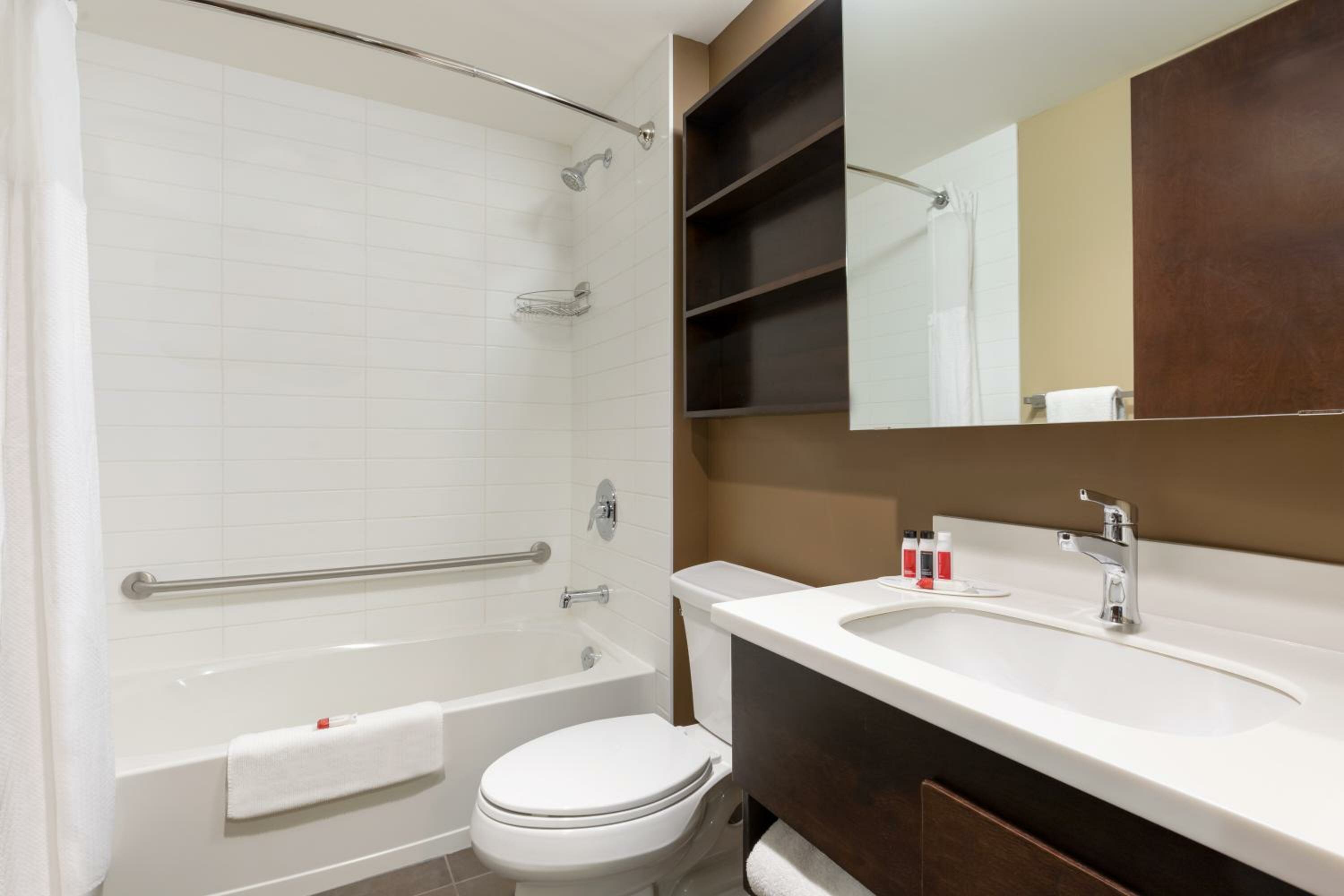 Business Queen Room with Two Queen Beds - Non-Smoking