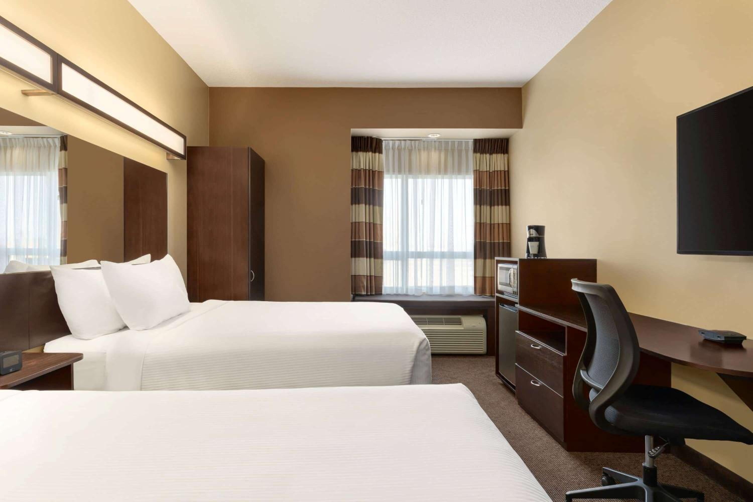 Queen Room with Two Queen Beds and Roll-In Shower - Mobility Accessible/Non-Smoking