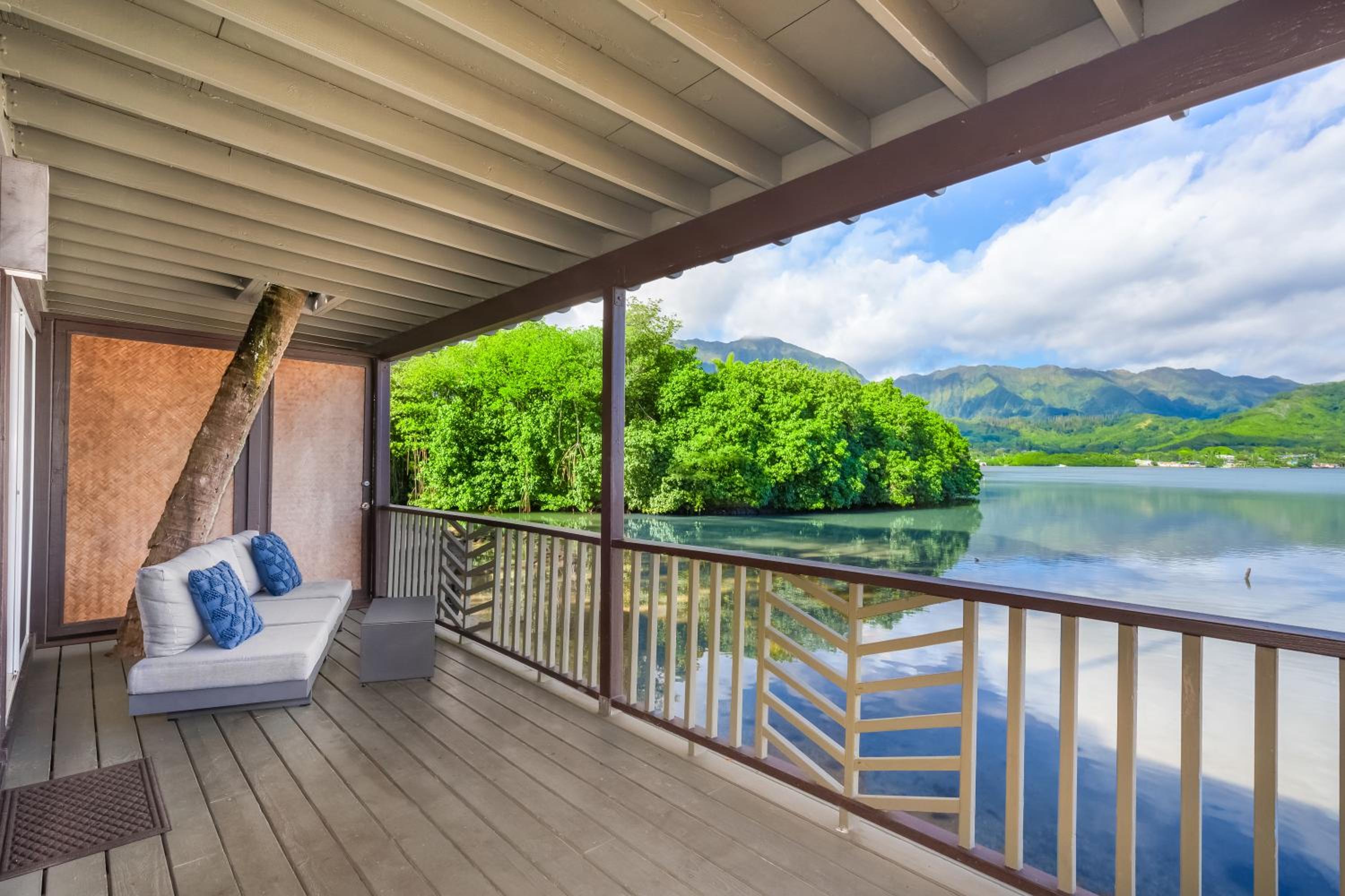 One-Bedroom Cottage - Water Front
