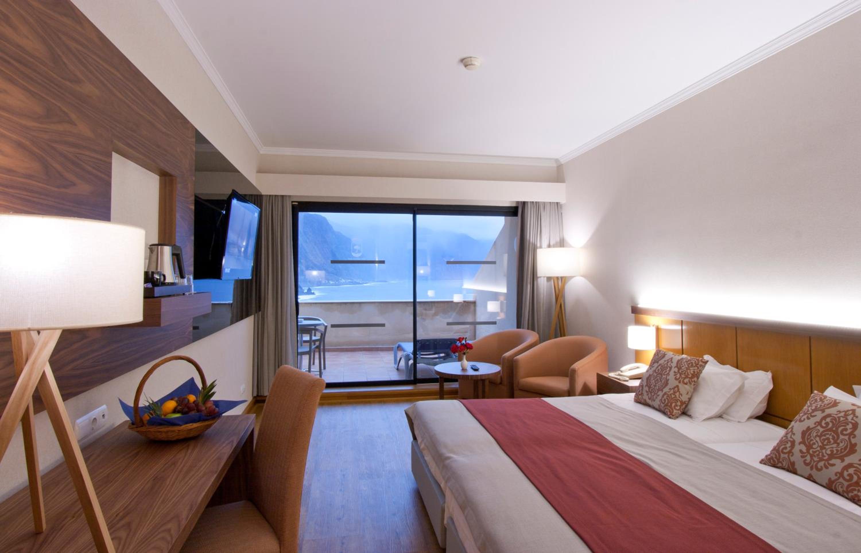 Deluxe Double Room with Balcony and Sea View