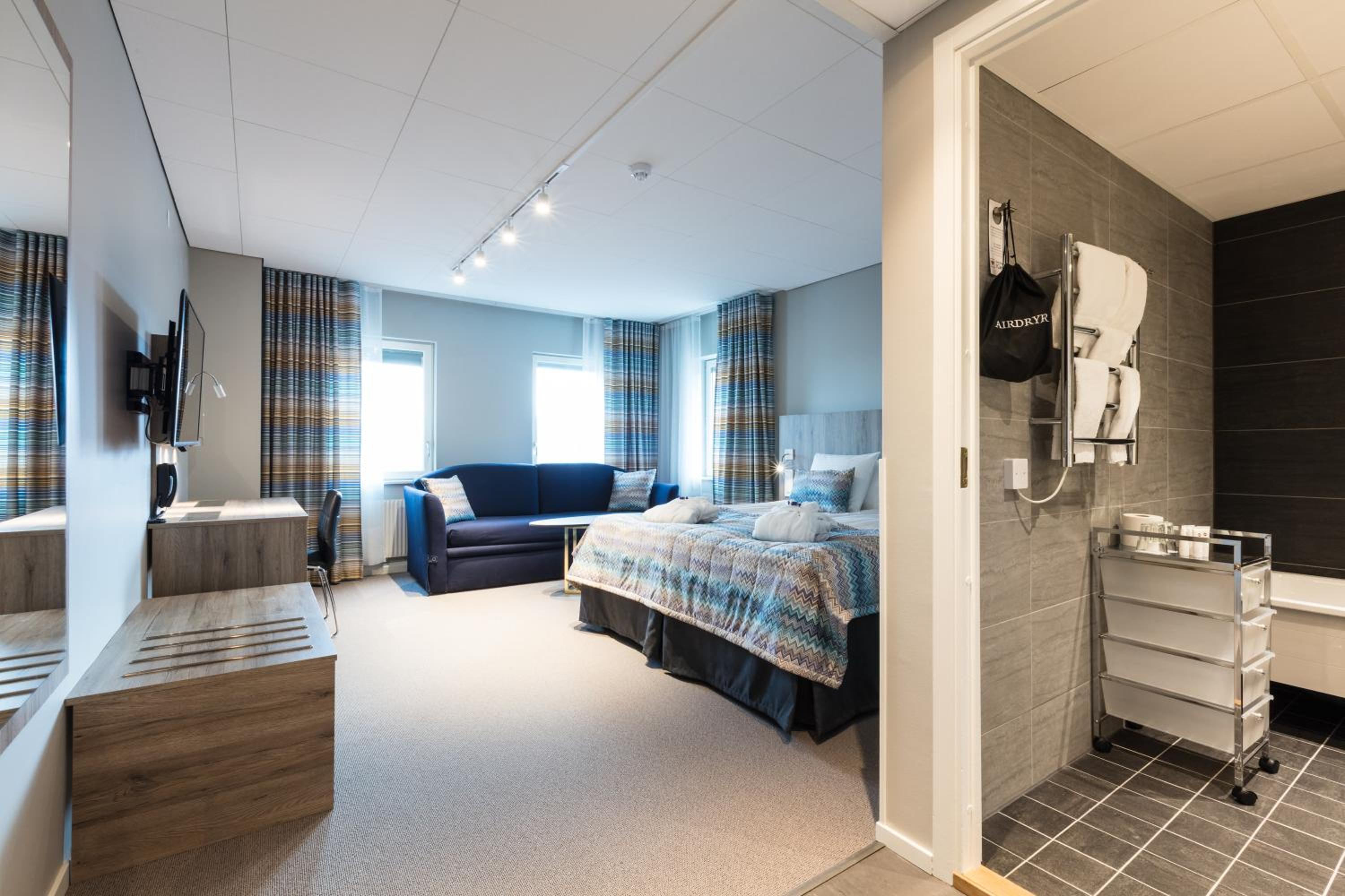 Business Twin Room with Sofa Bed 