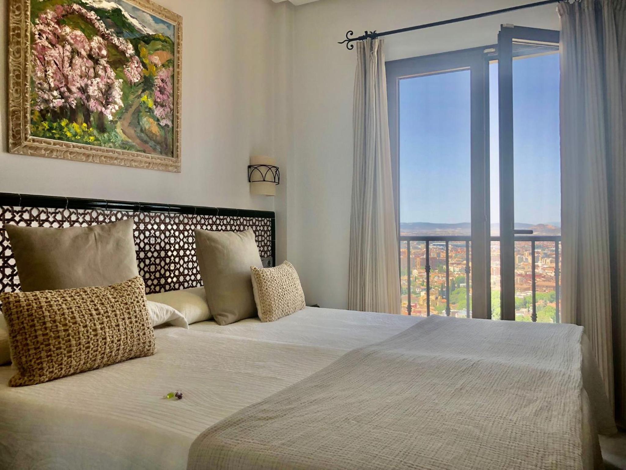 Superior Twin Room with City View
