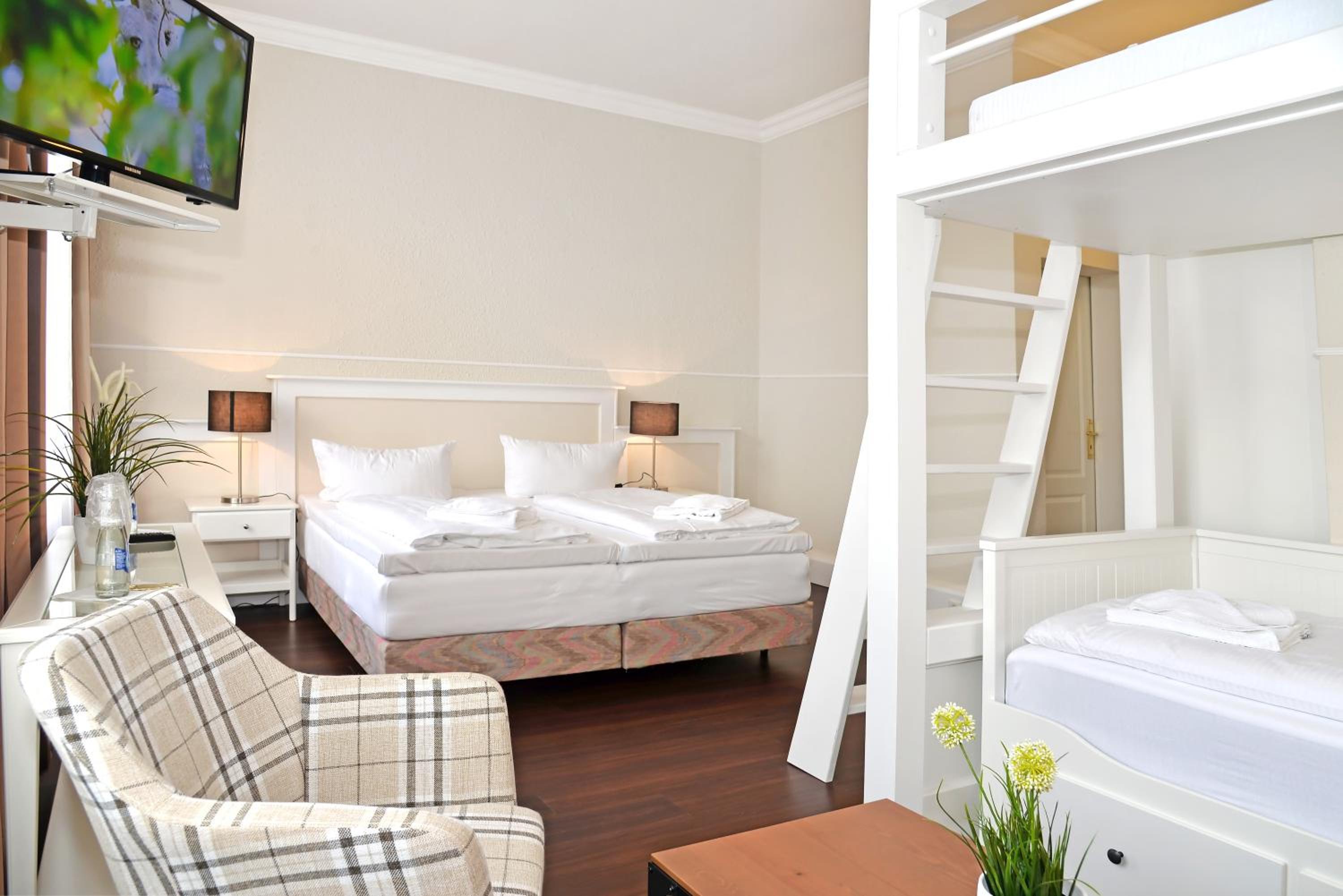 Family Room (4 Adults)