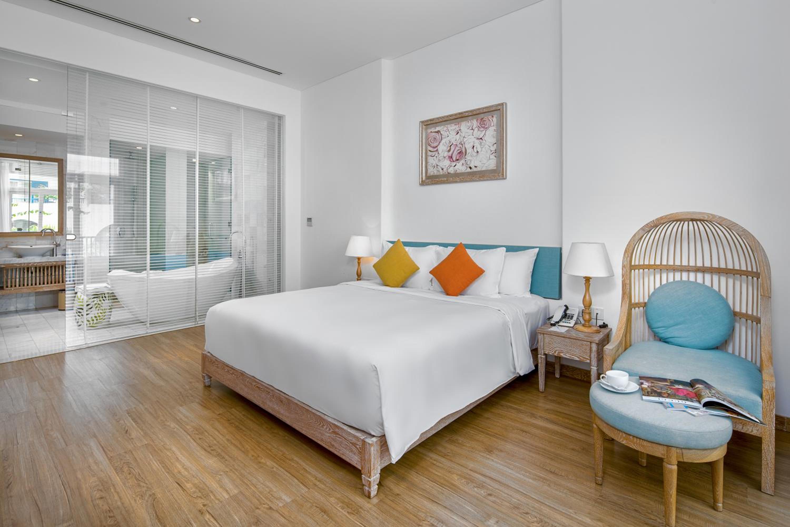 Santorin Suite with Balcony - Pool/City View