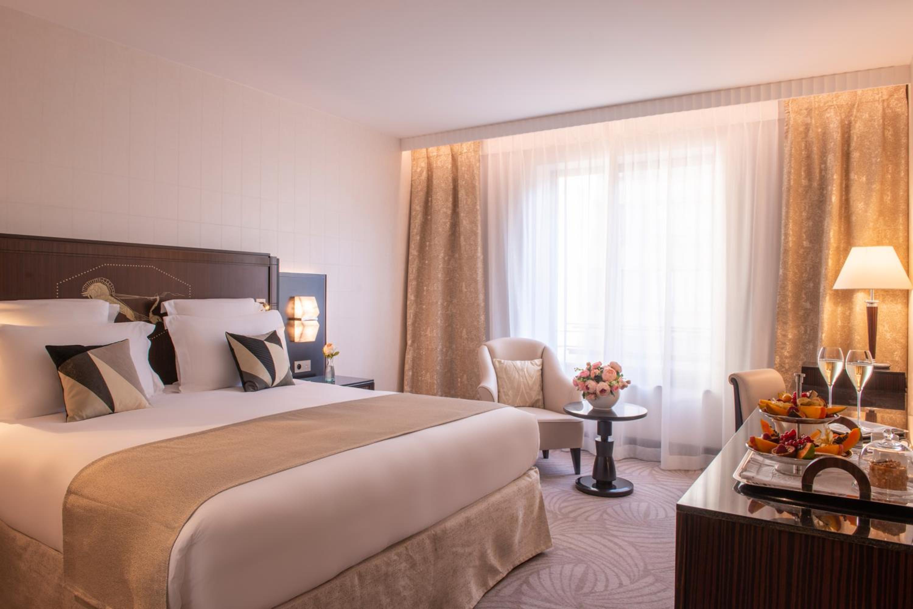 Deluxe King Room with Garden View