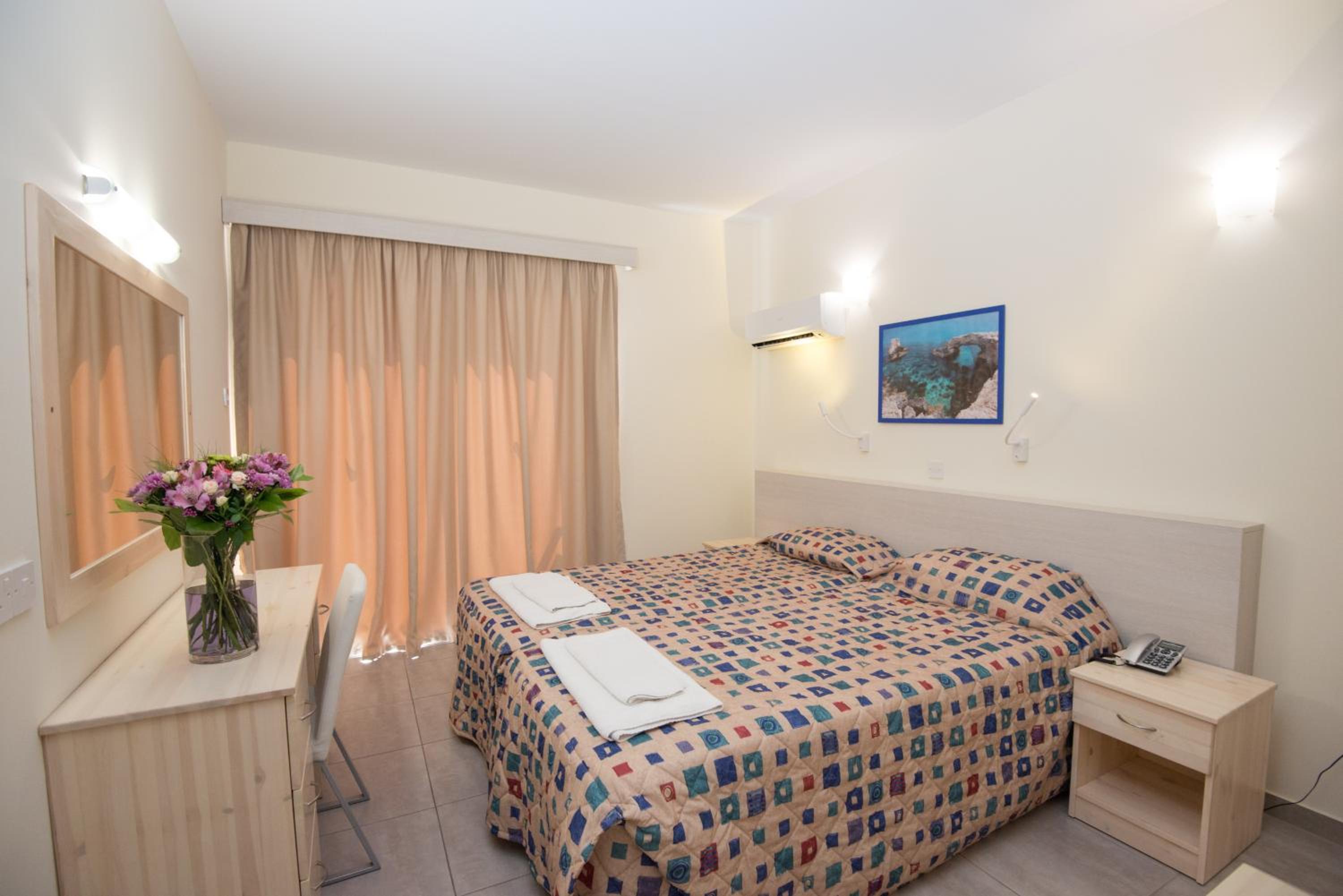 Deluxe One-Bedroom Apartment