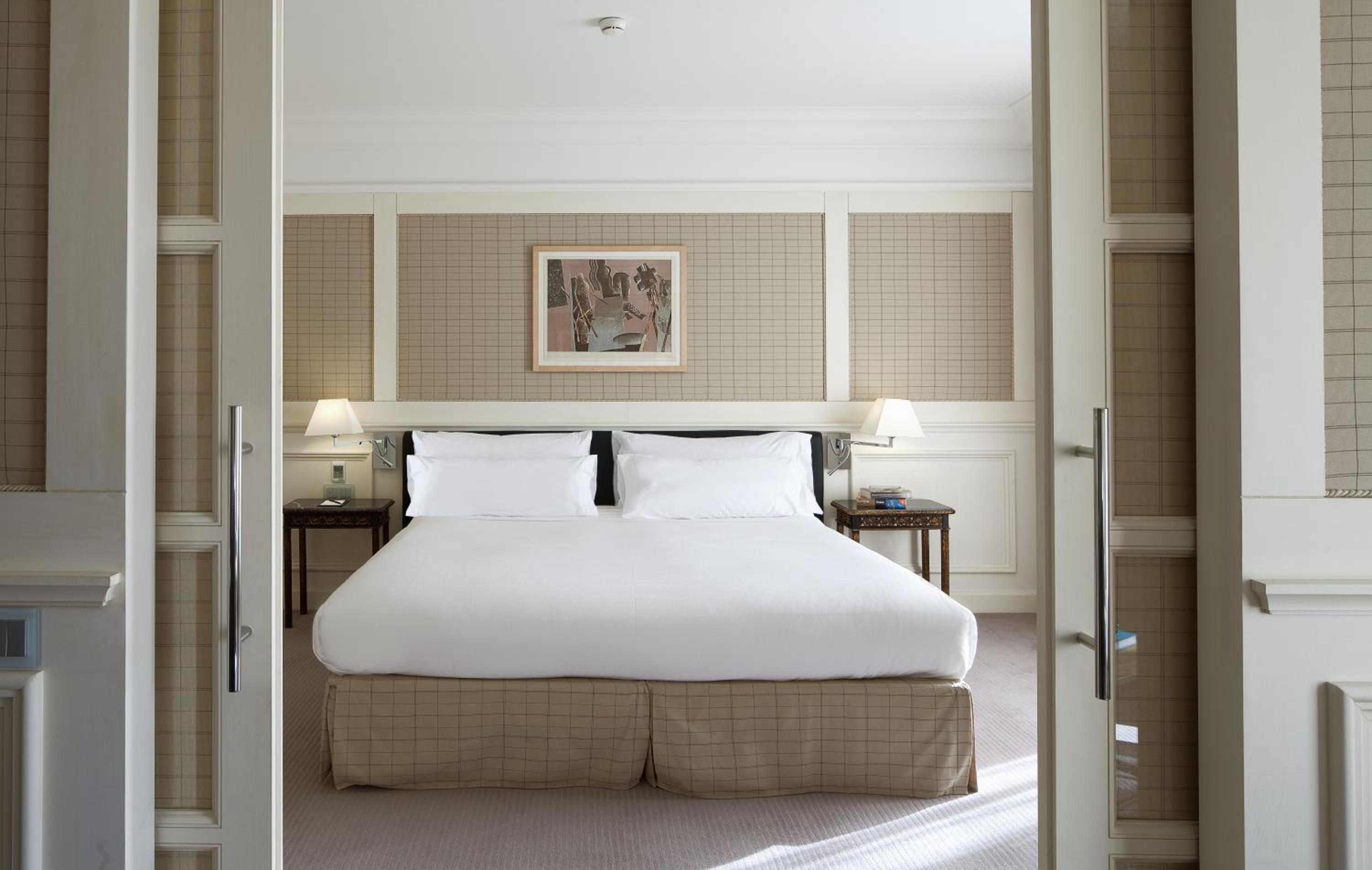Junior Suite with Landmark View