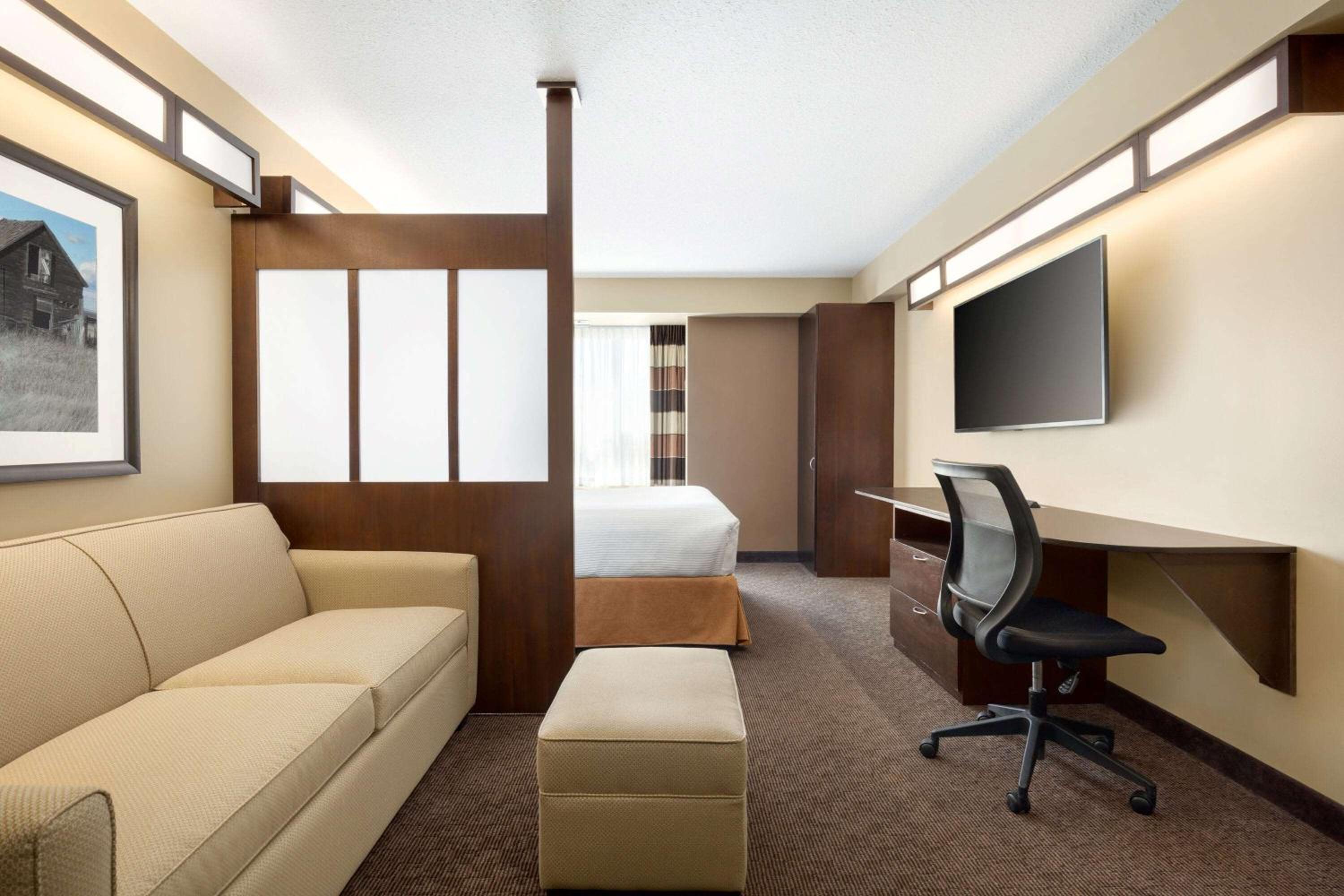 Business Queen Room - Non-Smoking