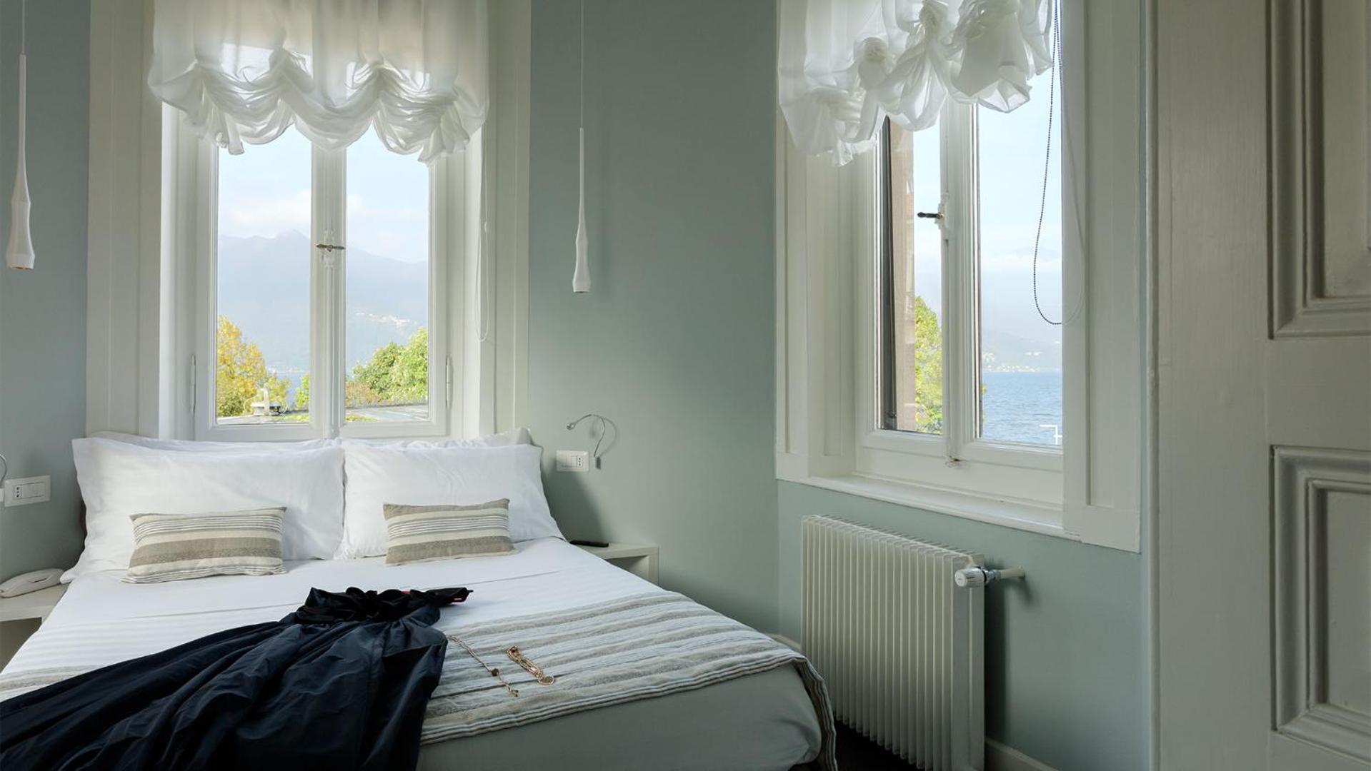 Suite with Lake View