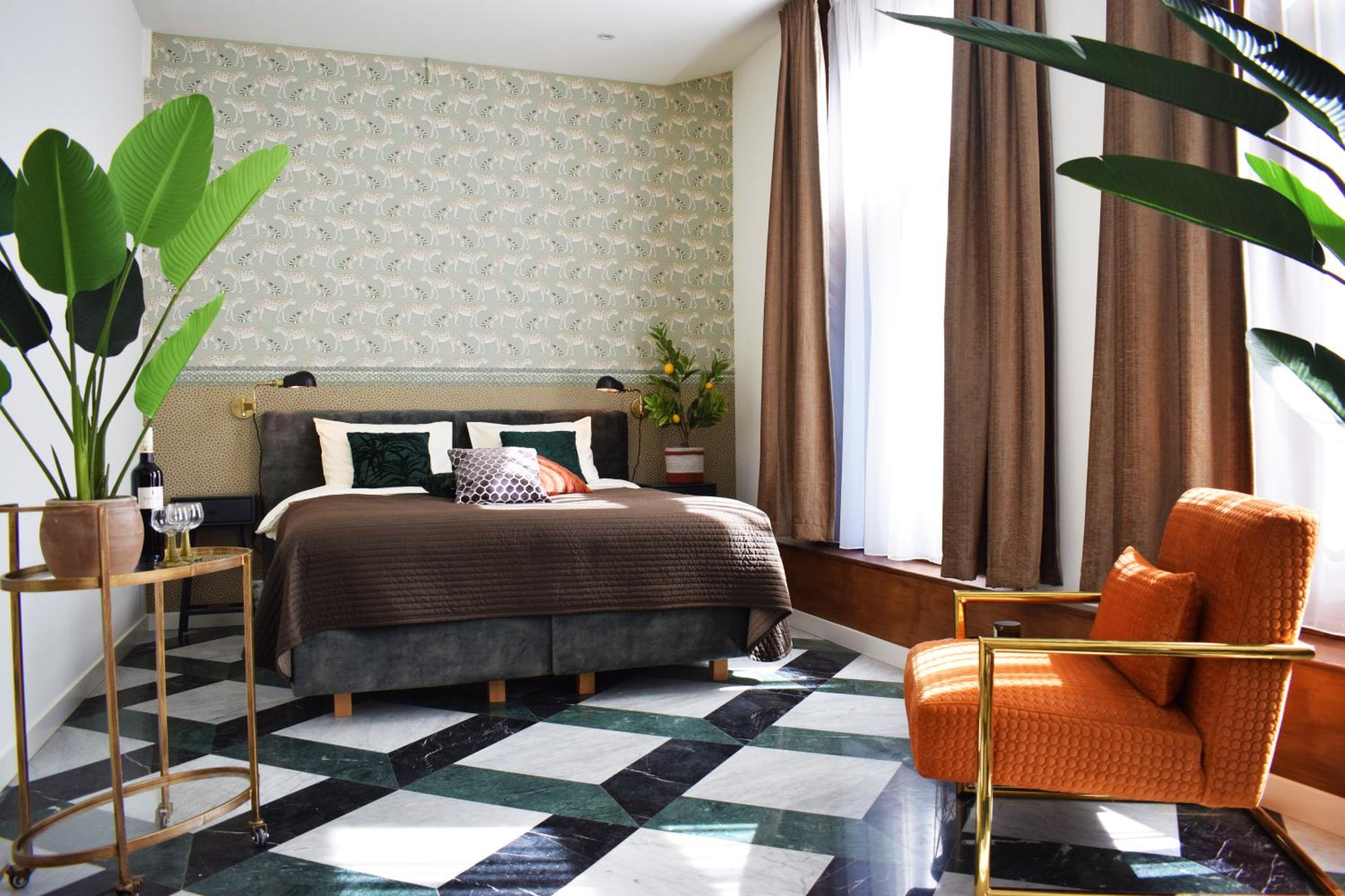  Deluxe Suite Savannah