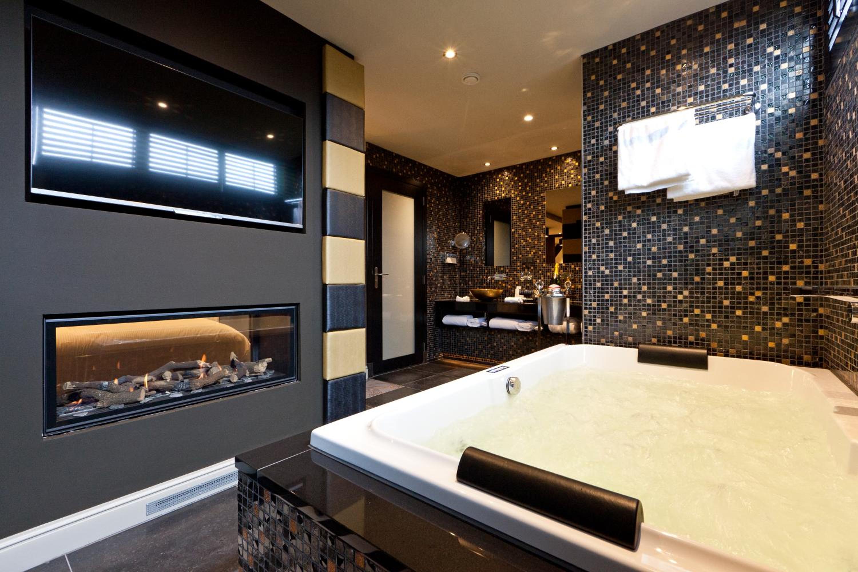 Executive Suite with Spa Bath (2 Adults)
