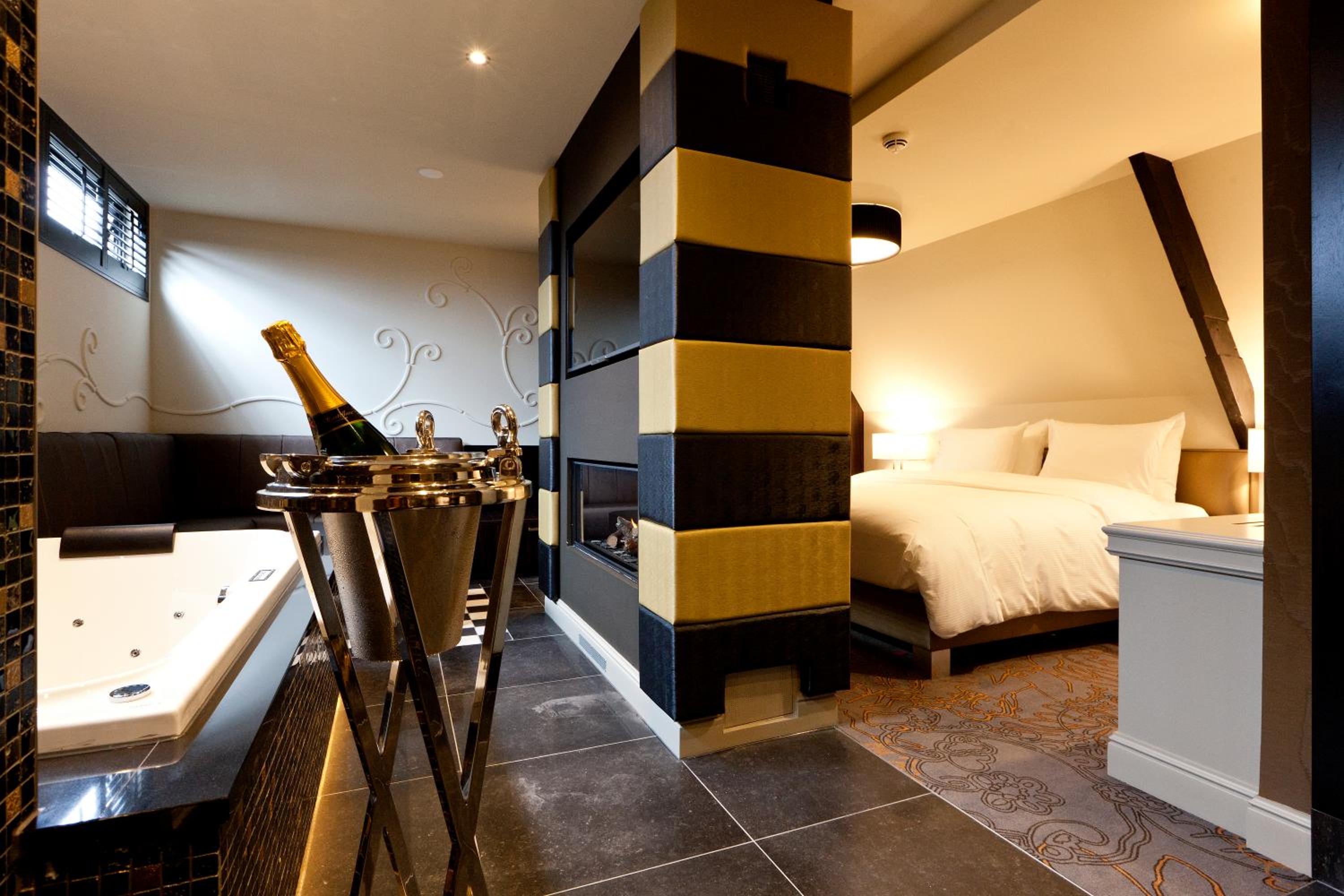 Executive Suite with Spa Bath (2 Adults)