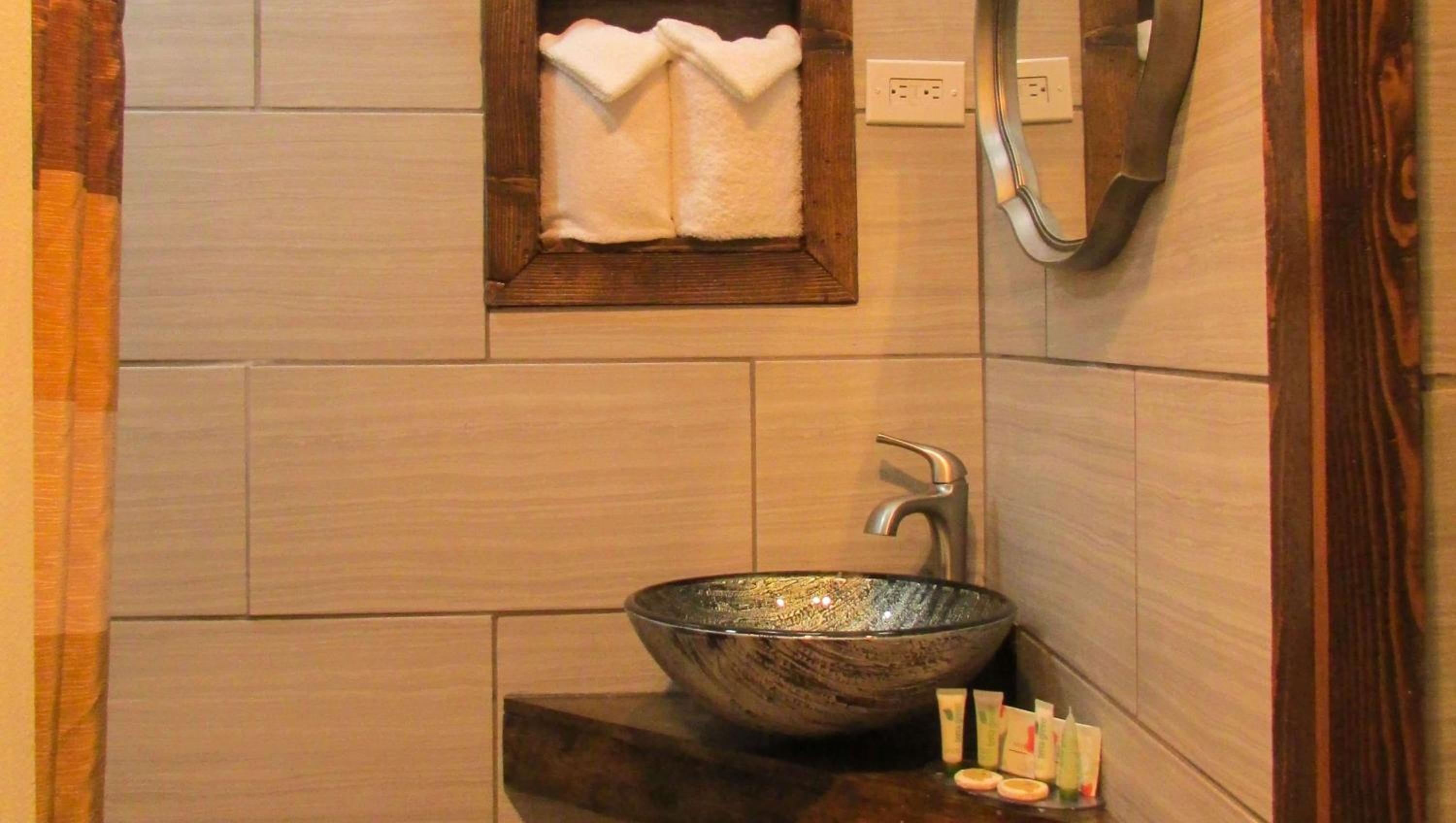 Deluxe King Room - Non-Pet Friendly