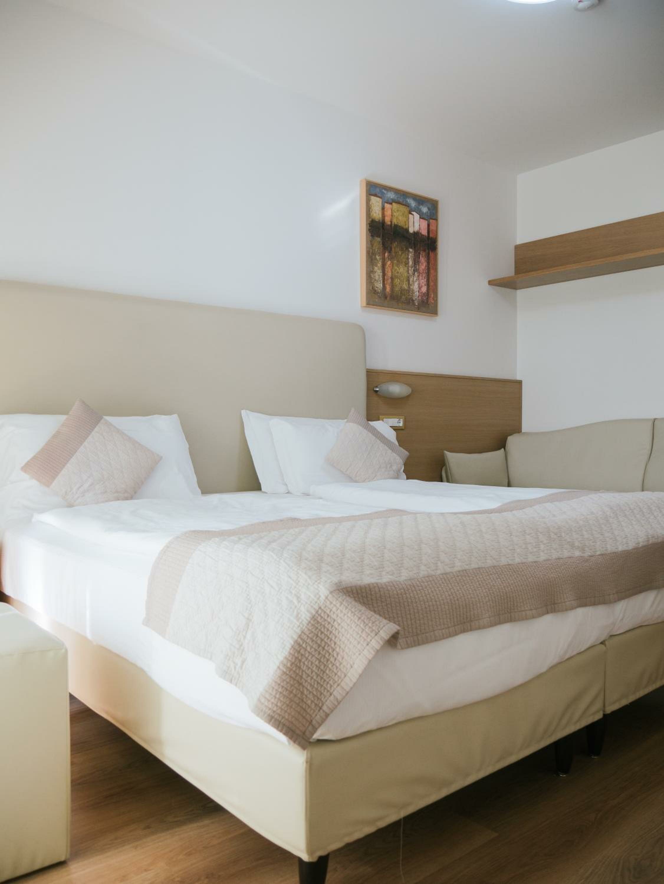 Deluxe Double Room with Side Sea View