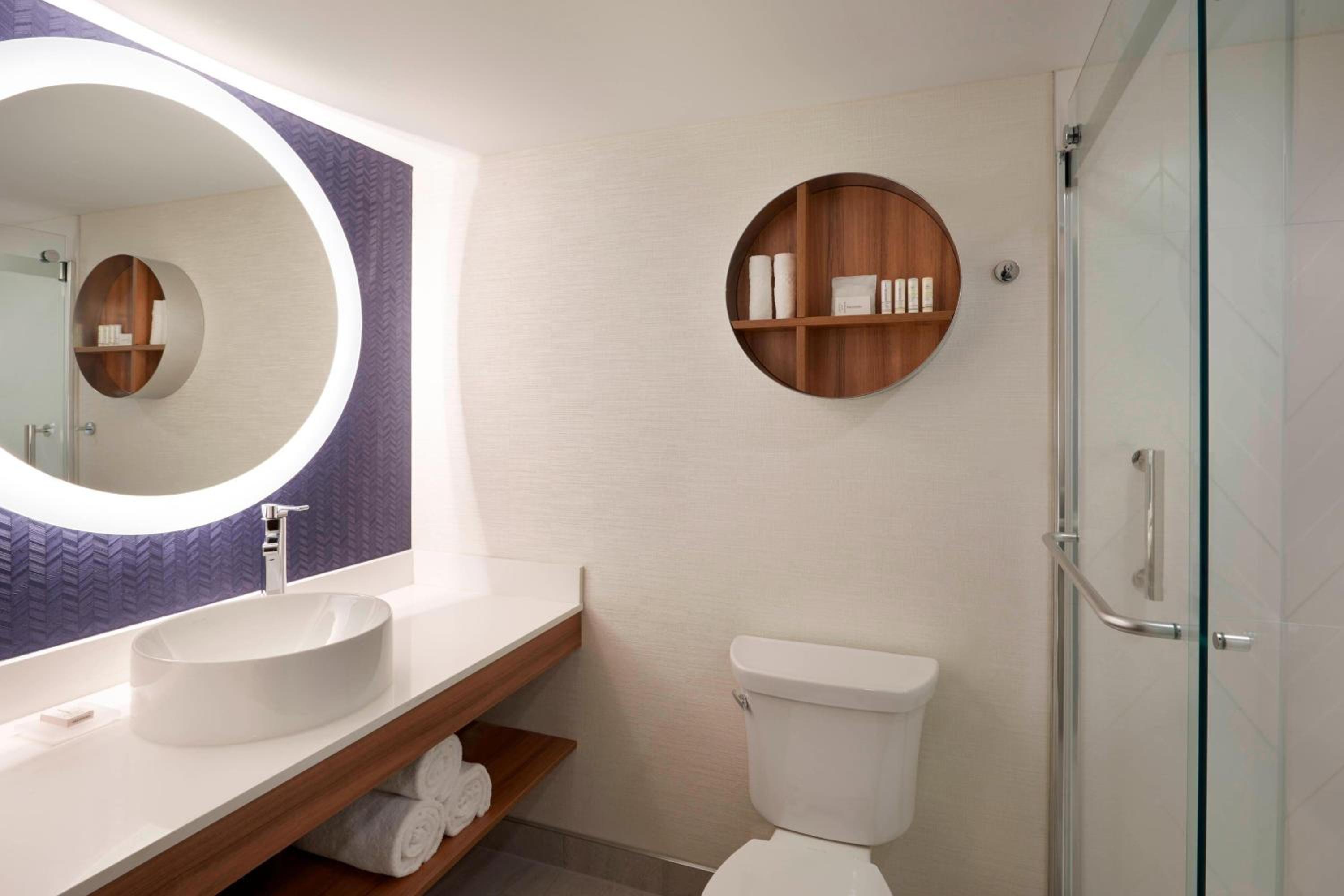 1 Bedroom Suite, 1 King, Sofa bed