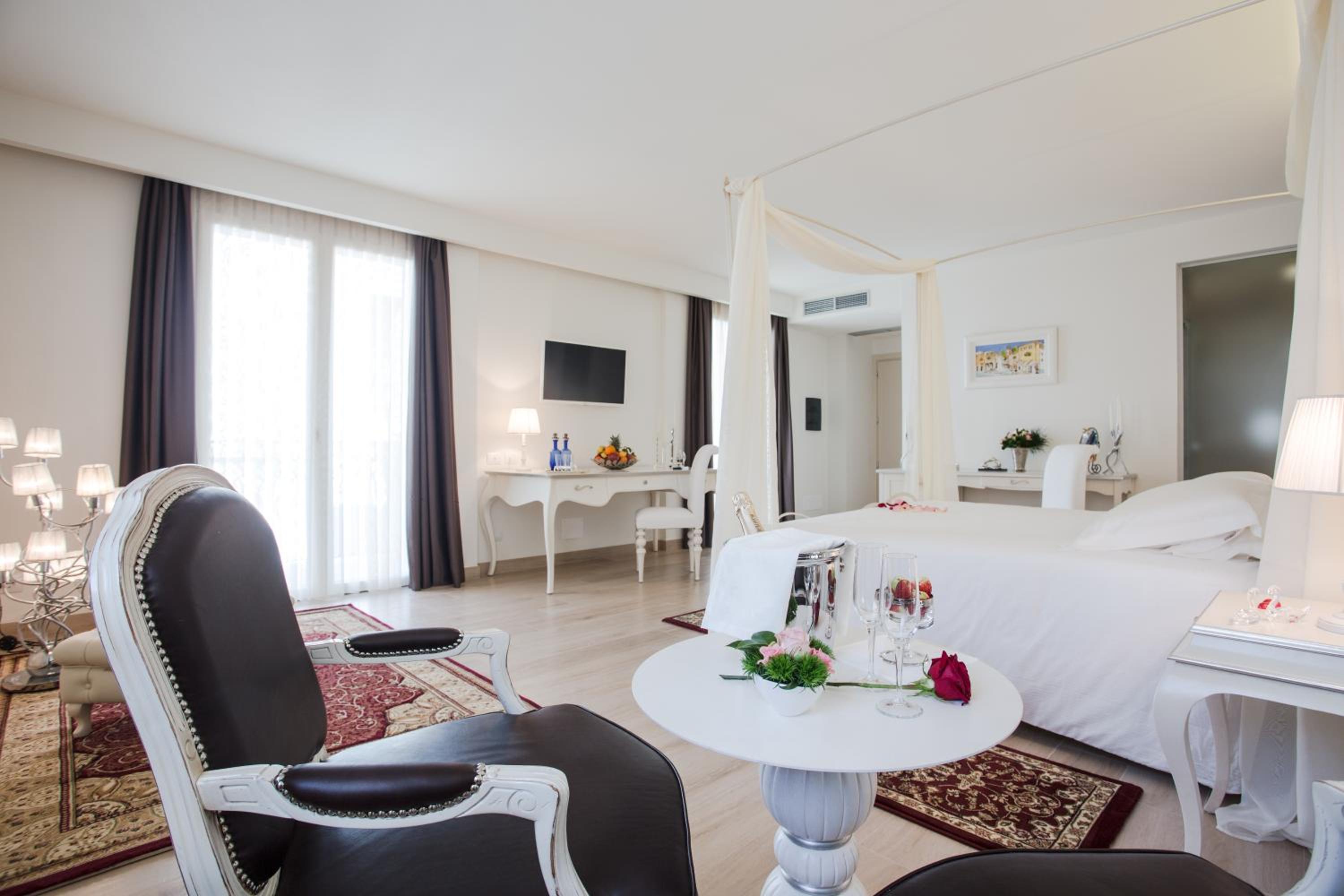 Deluxe Suite (2 Adults)