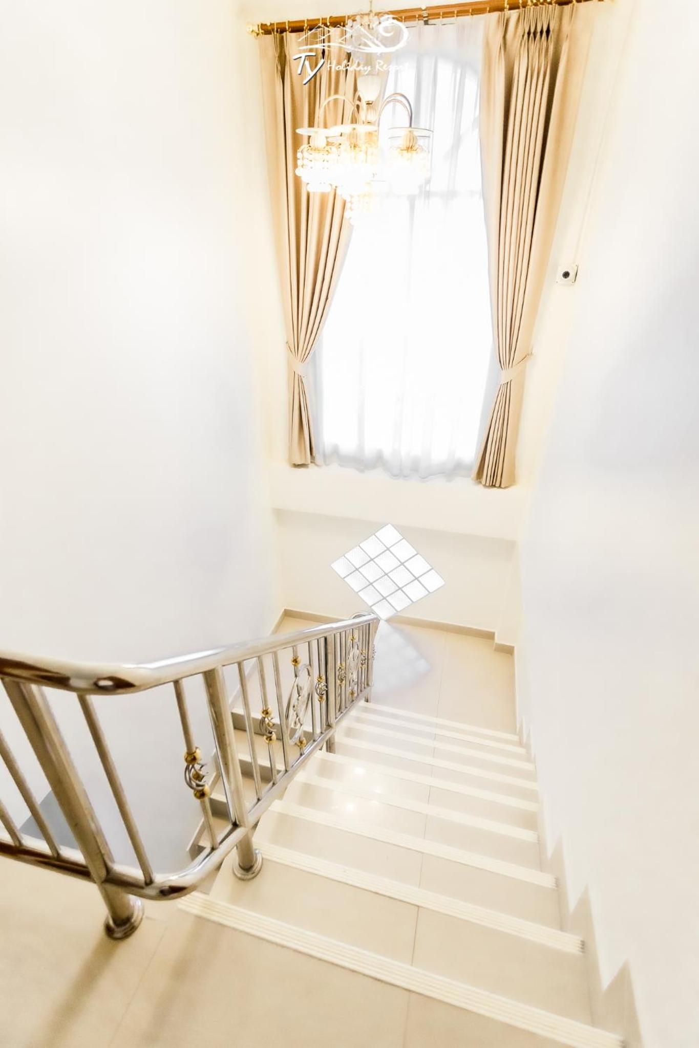 Seven-Bedroom Villa with Private Pool 217