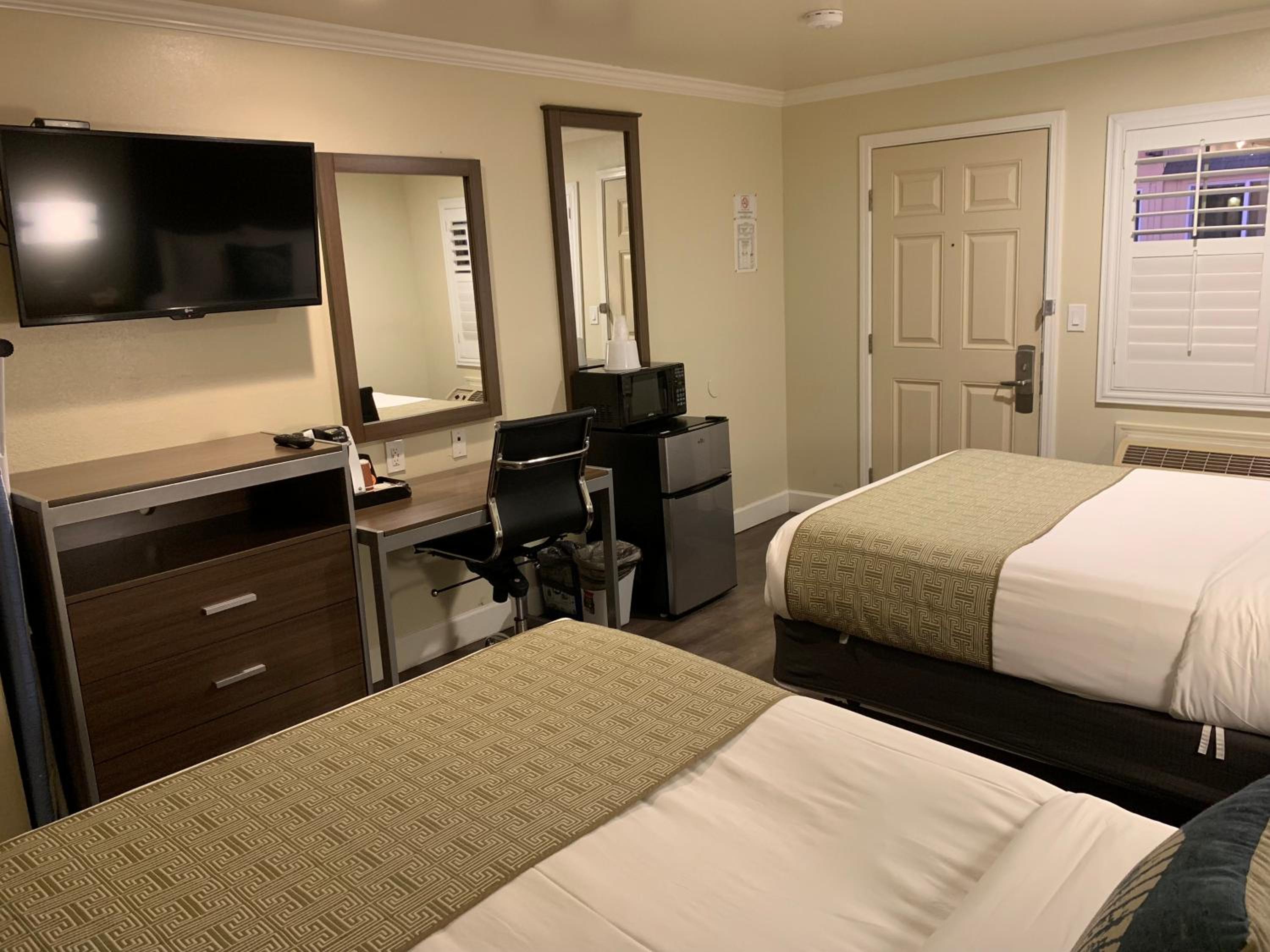 Queen Room with Two Queen Beds - Disability Access