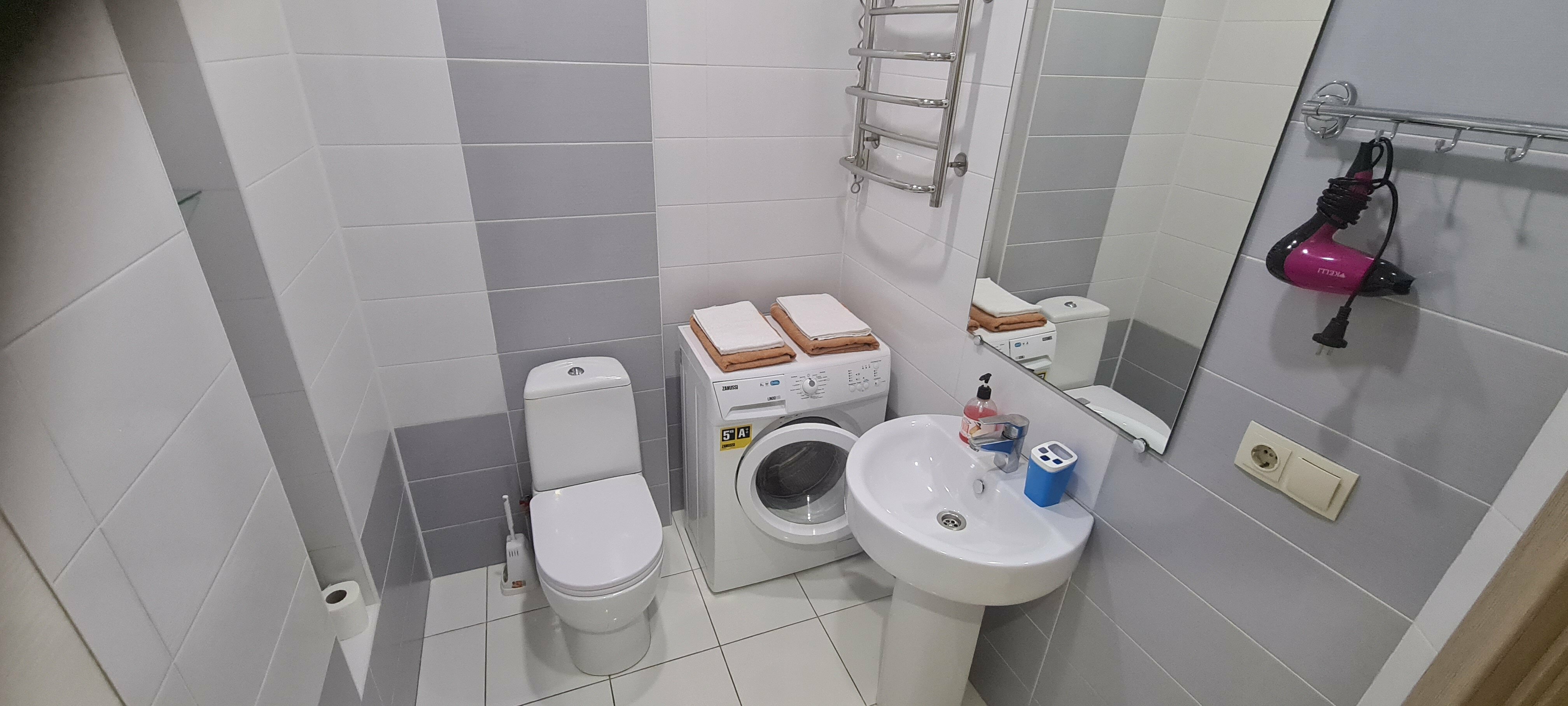 Стандарт  "Серый" с балконом с двуспальной кроватью и мини-кухней