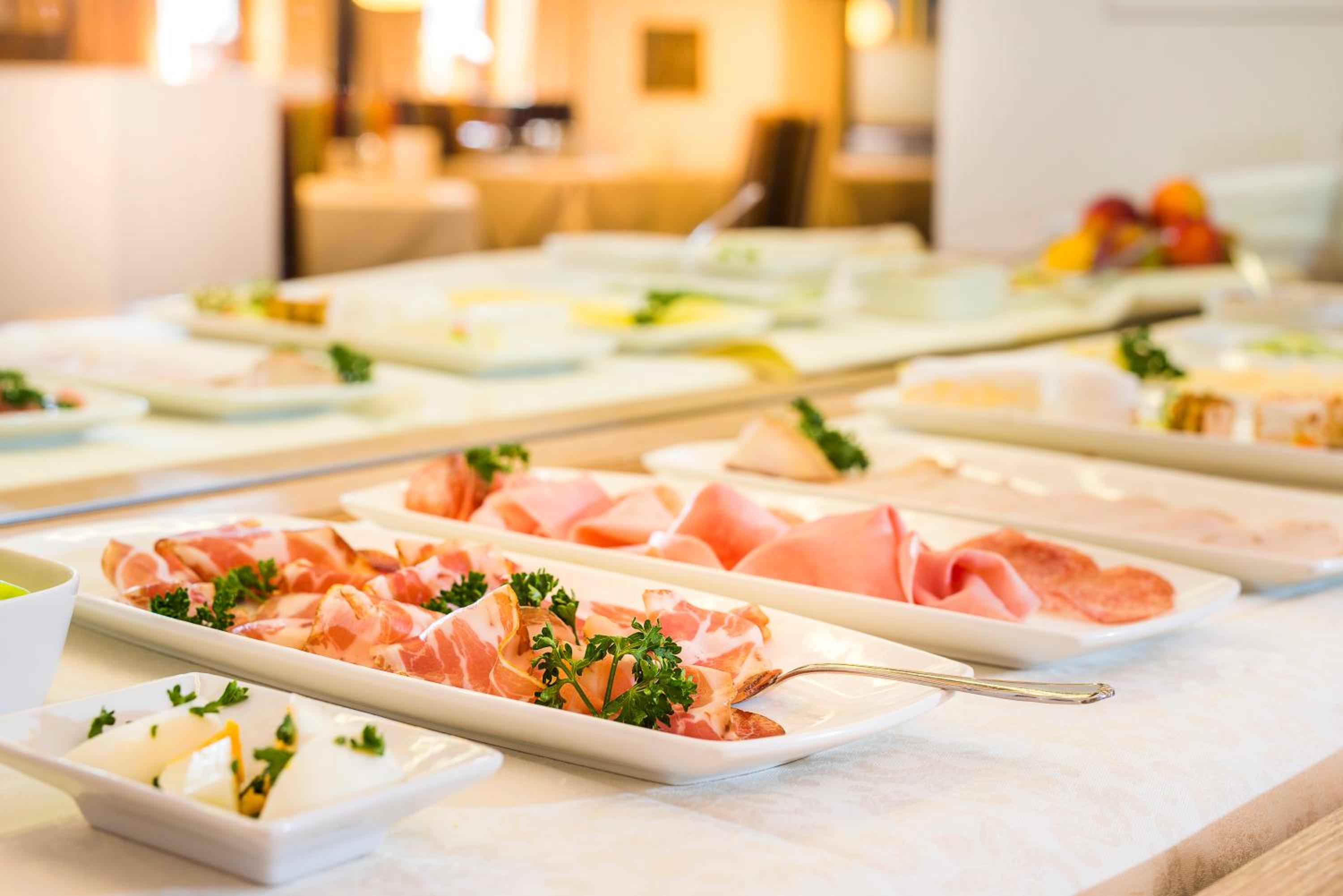 Family Room (2 Adults + 2 Children)