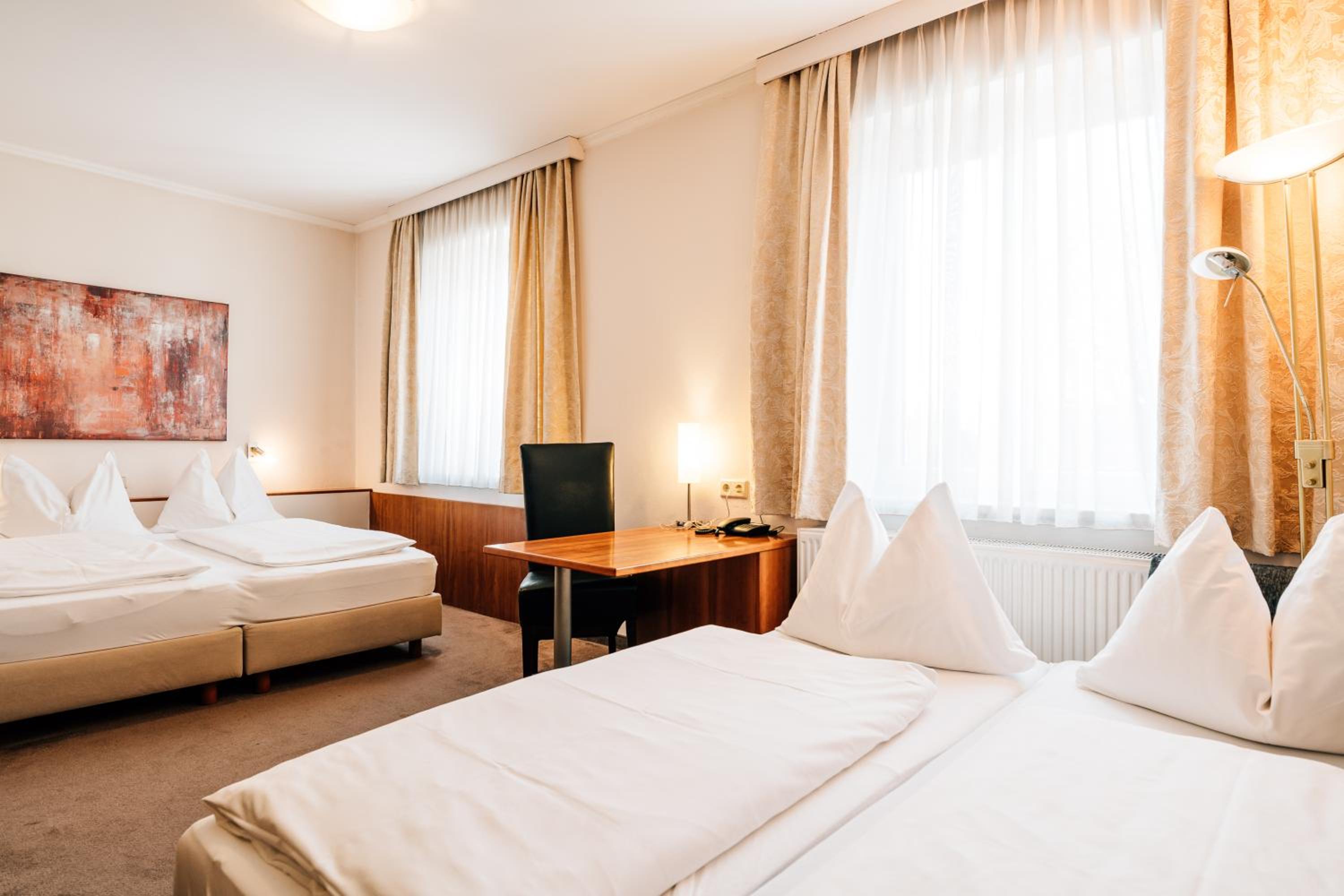 Family Room (2 Adults + 2 Children)