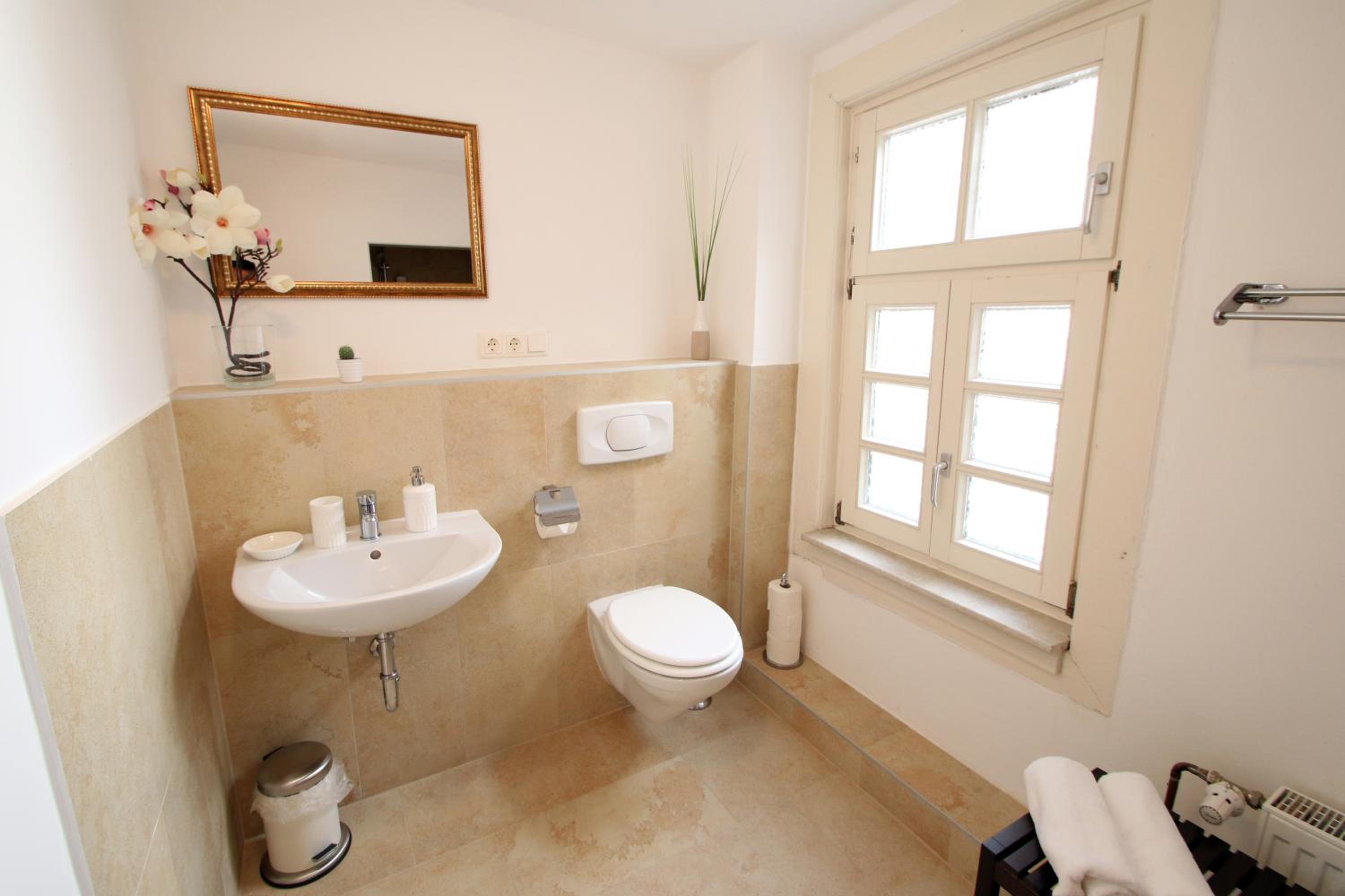 Studio with Kingsize Bed and Queensize Bed (annex) 1.OG