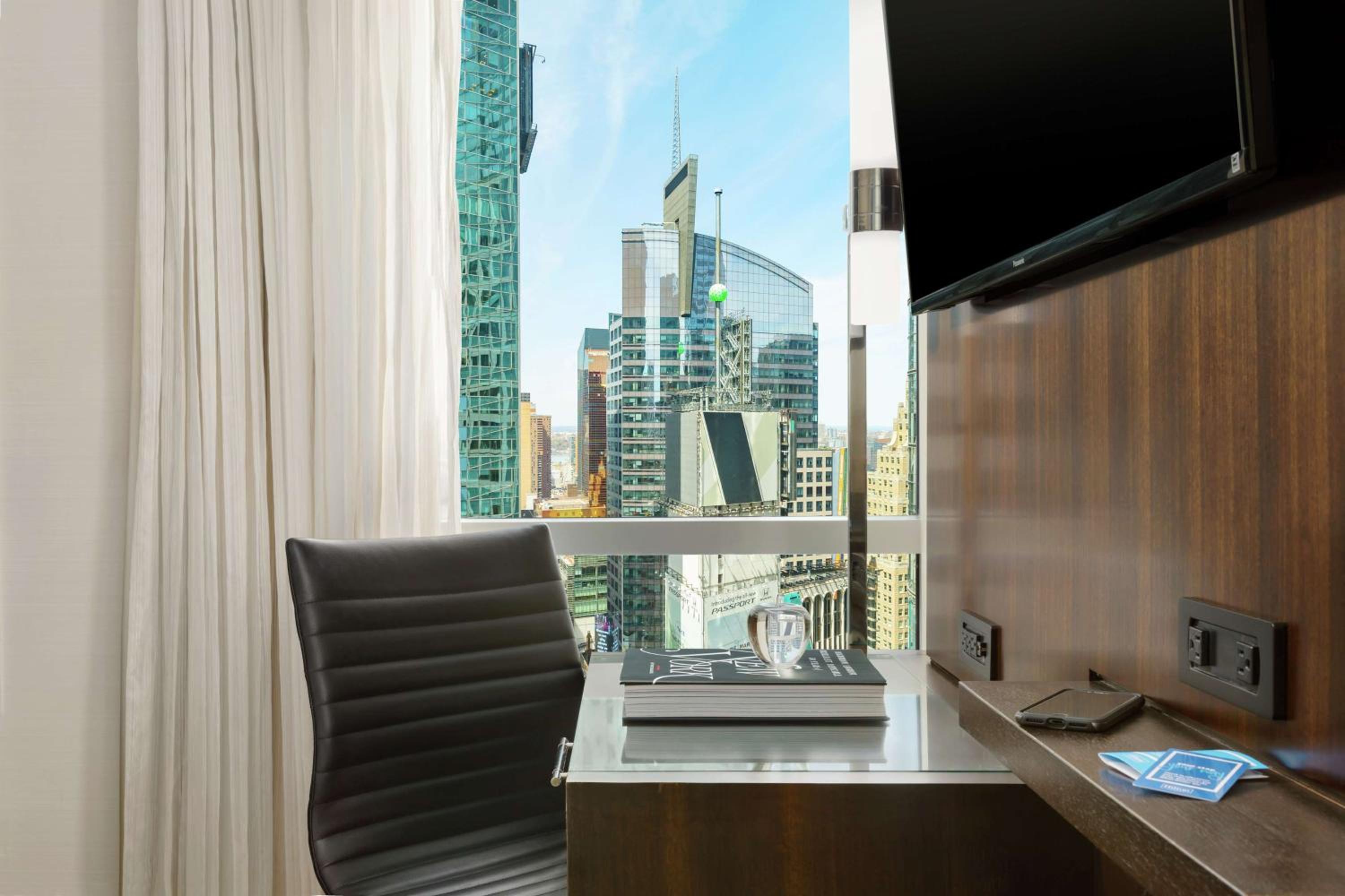 King Corner Room with Times Square View