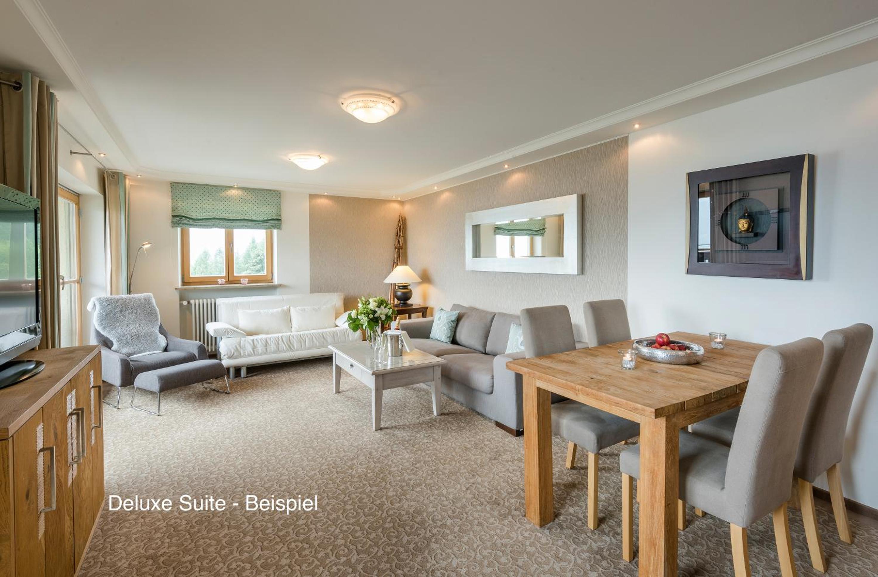 Deluxe Suite with Lake View