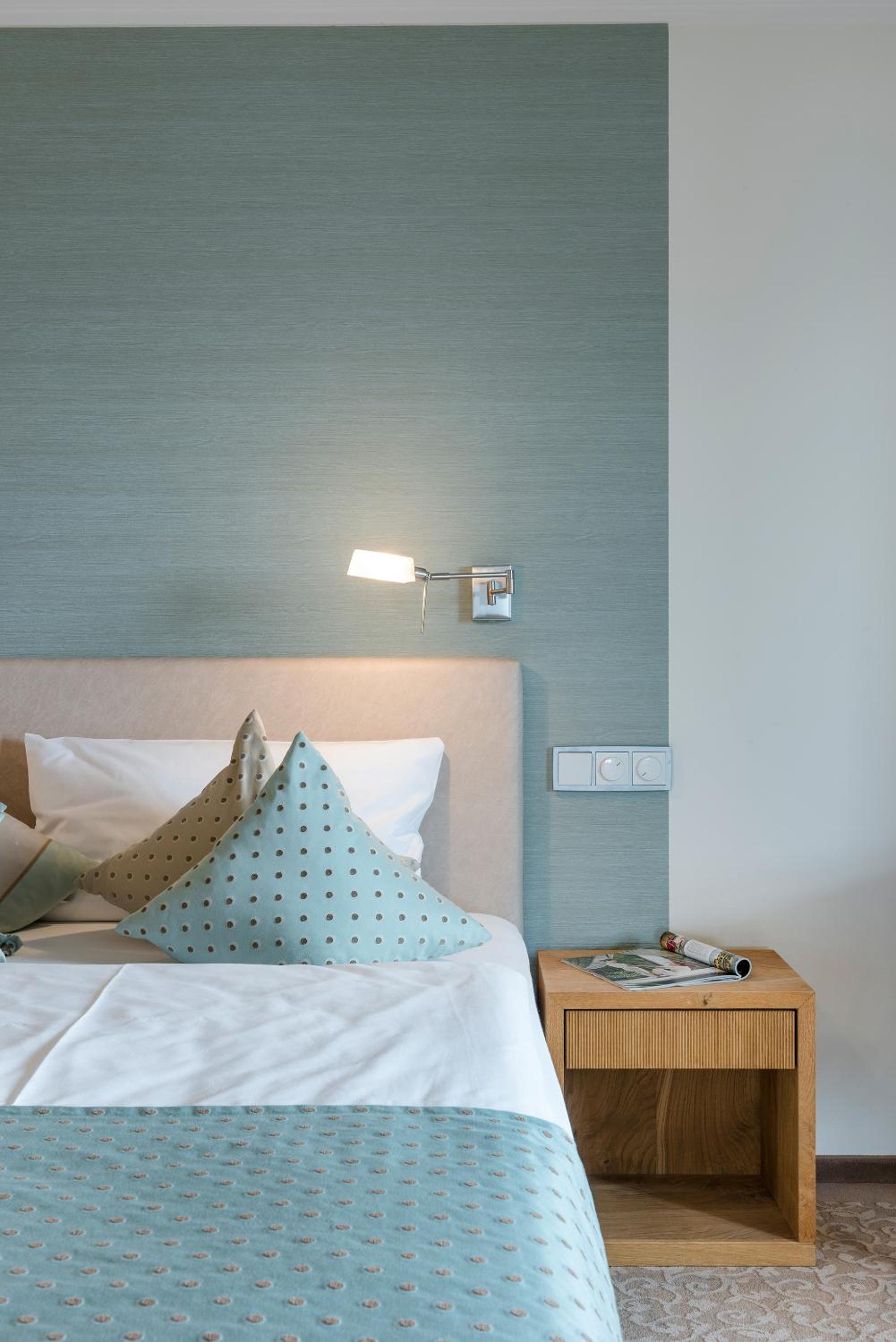 Deluxe Suite with Lake View