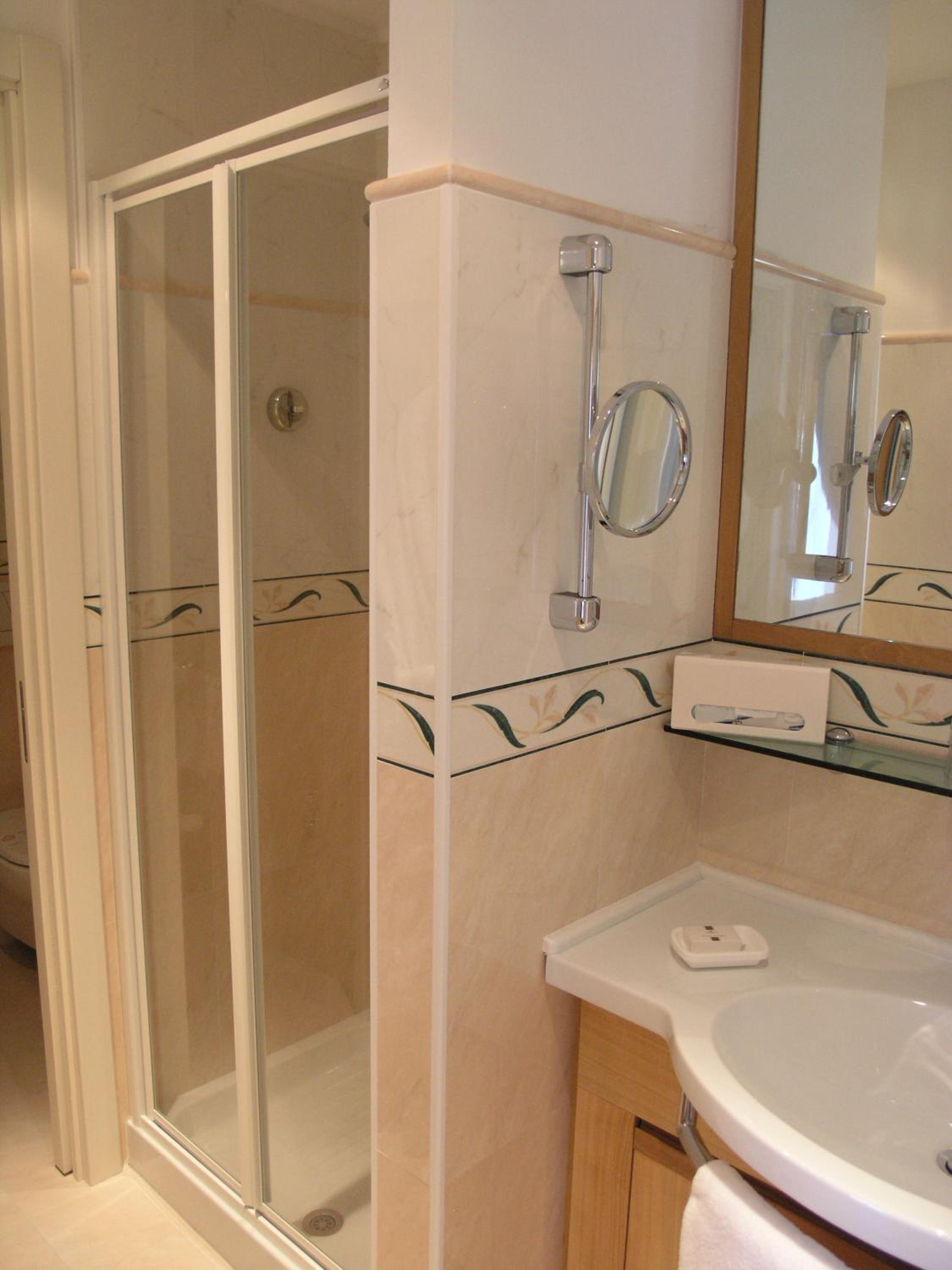  Executive One-Bedroom Apartment (2 Adults)