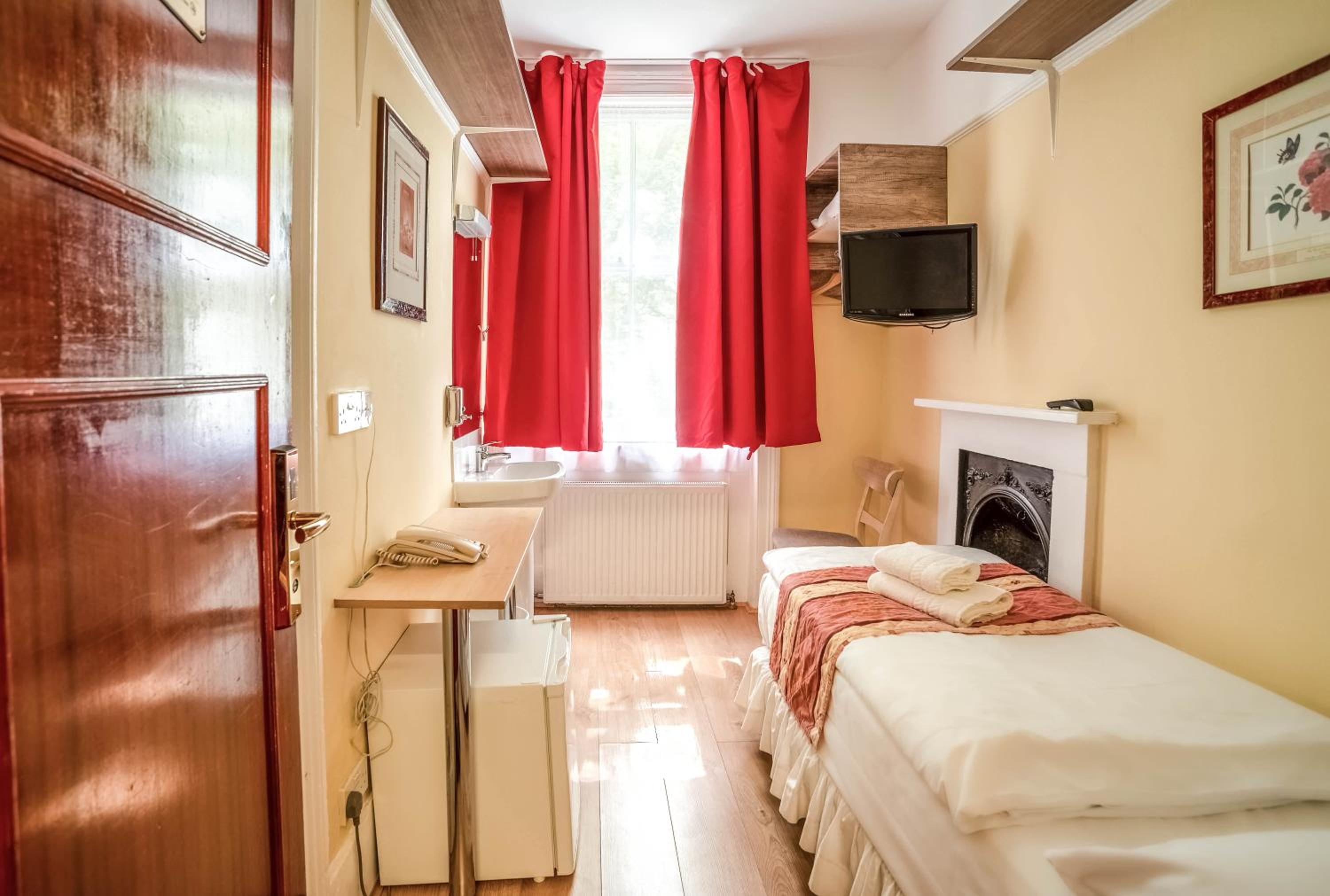 Single Room with Shared Bathroom