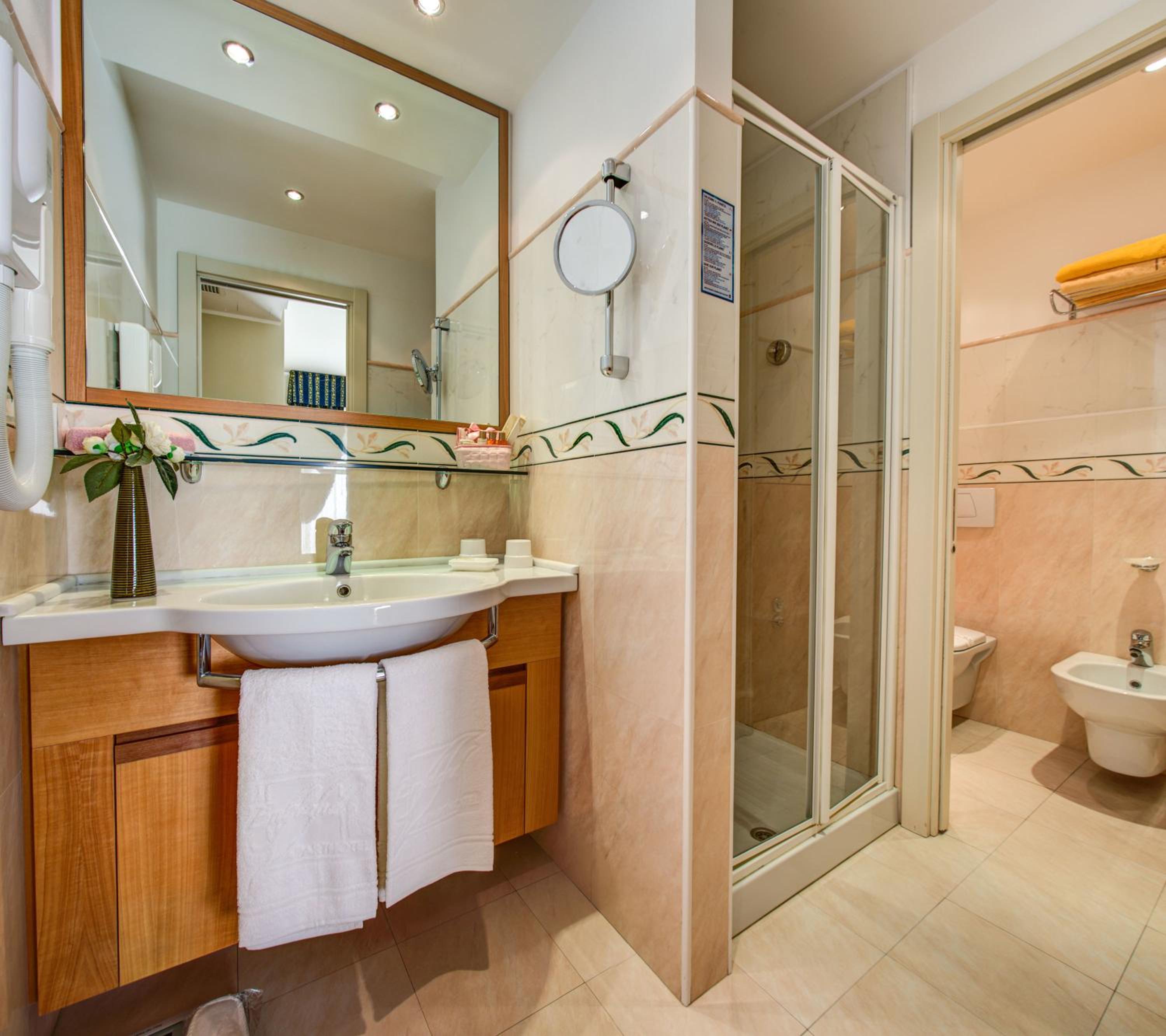  Executive One-Bedroom Apartment (2 Adults)