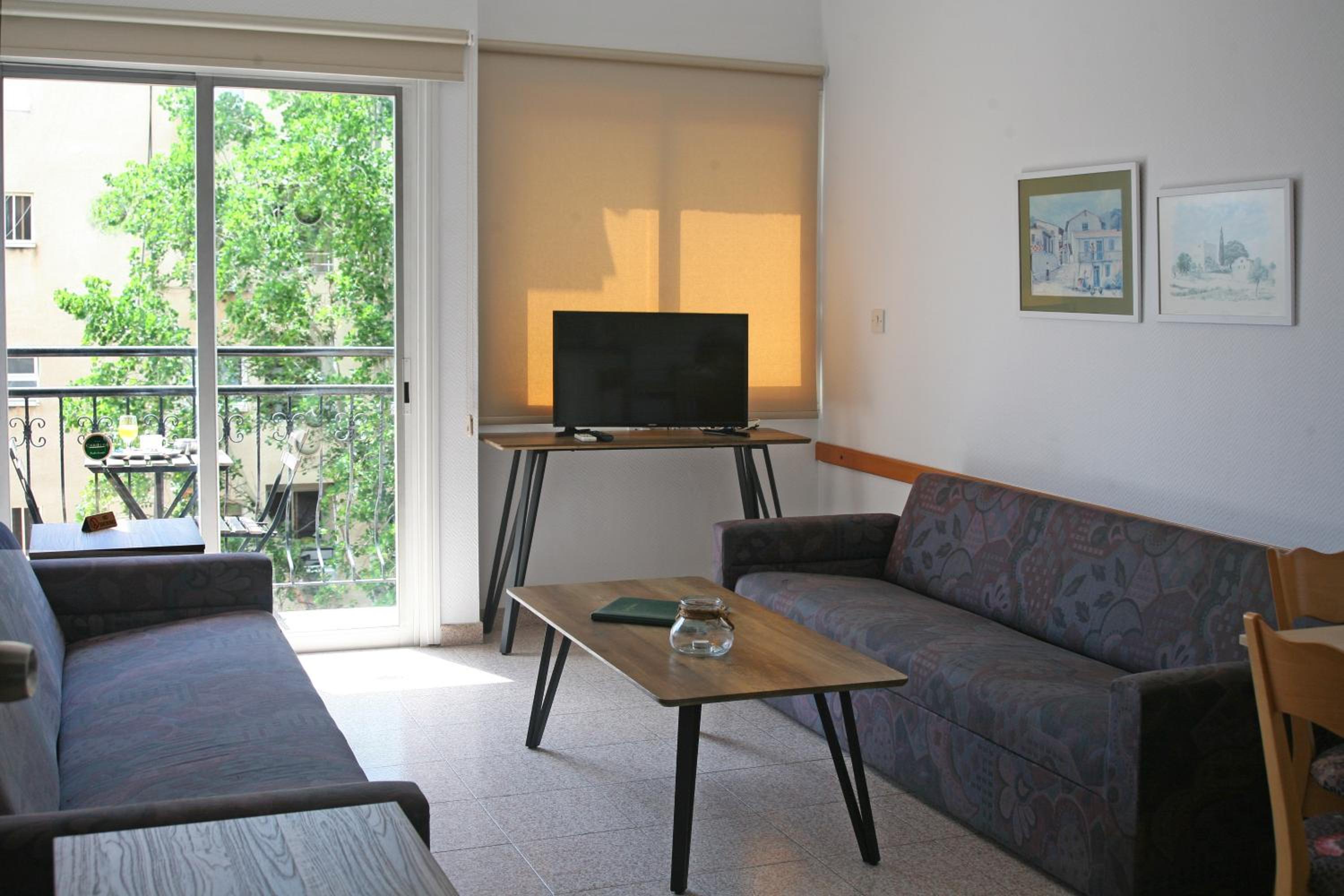 One-Bedroom Apartment with Side Sea View