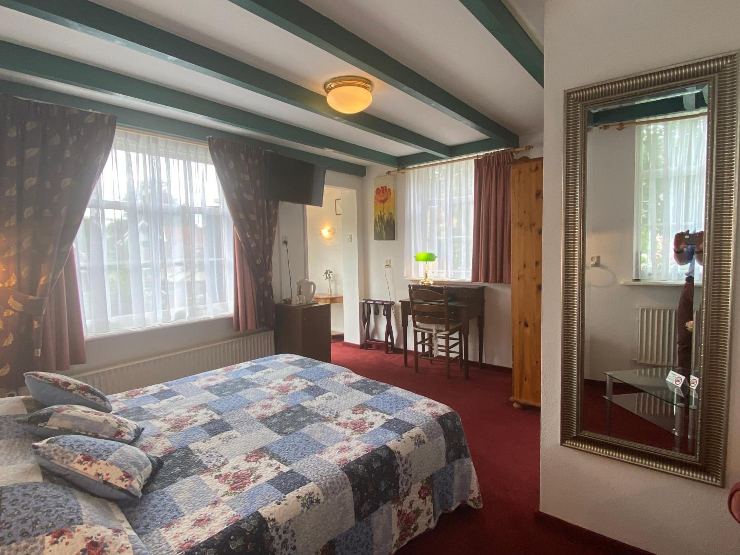 Junior Suite with Canal View