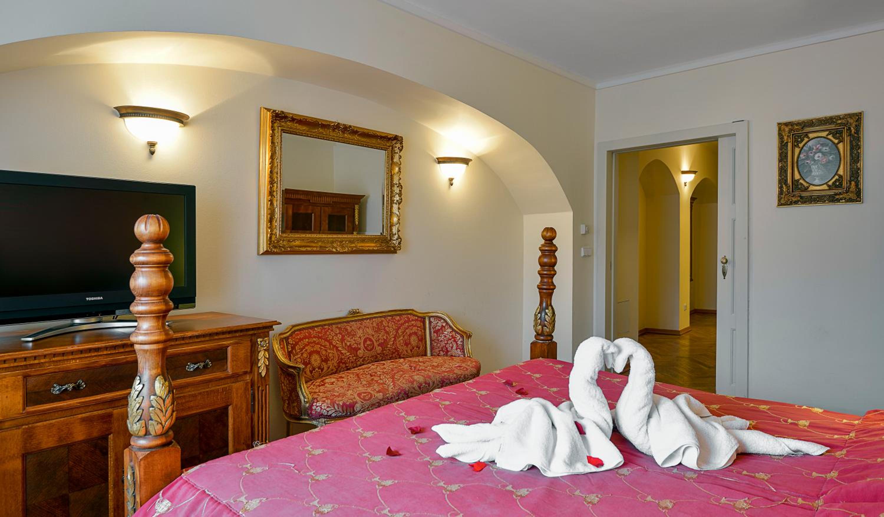 Deluxe Room with street view