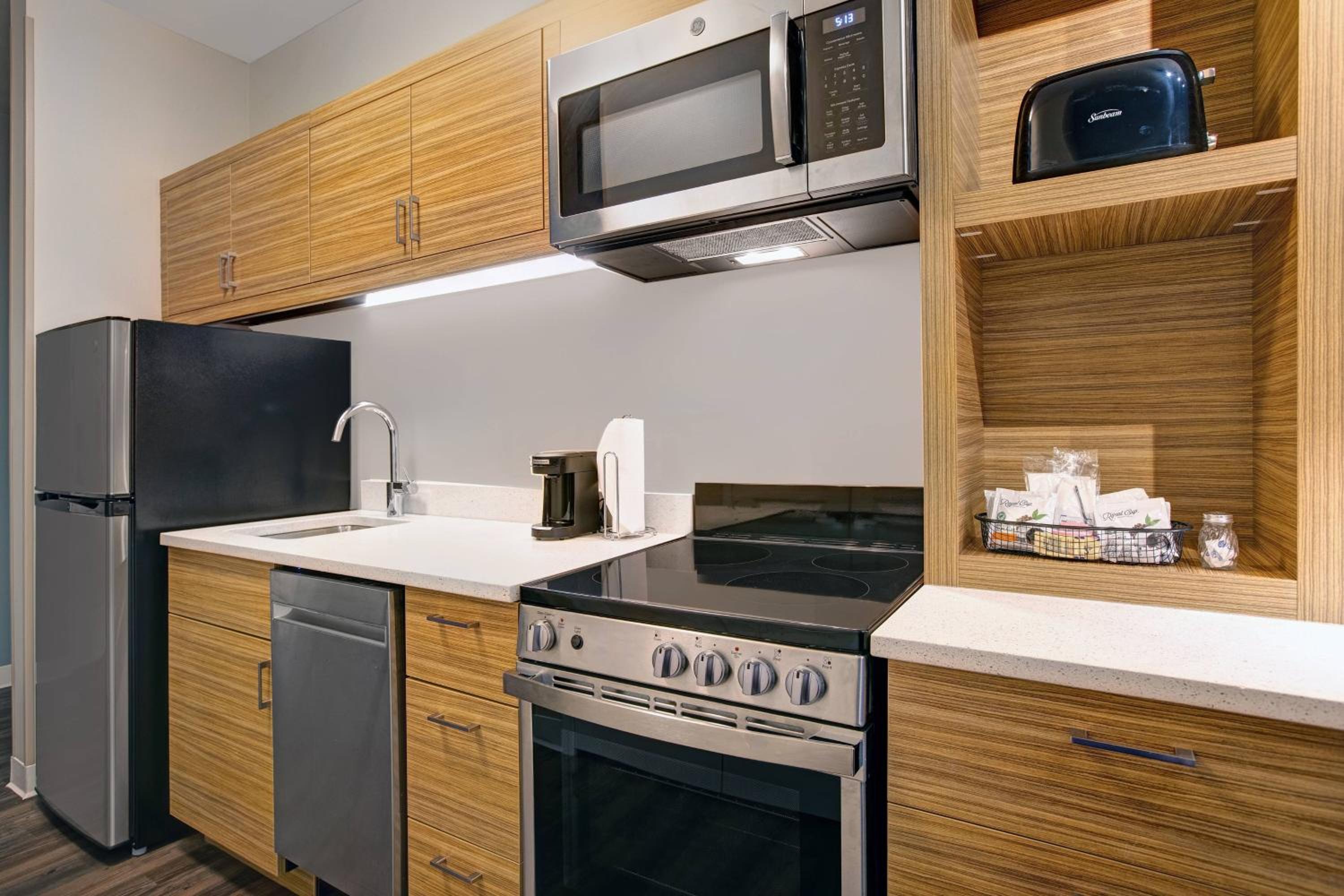 1 Bedroom Suite, 1 King, Sofa bed