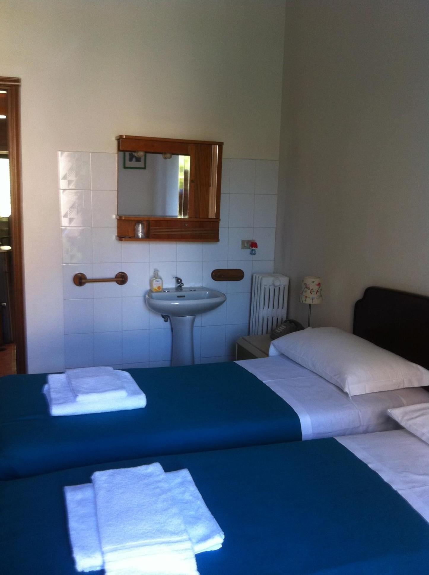 Economy Double Room or Twin with Shared Bathroom
