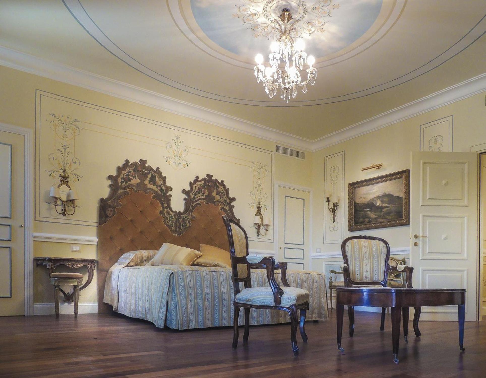 Presidential Suite with Terrace and Square View