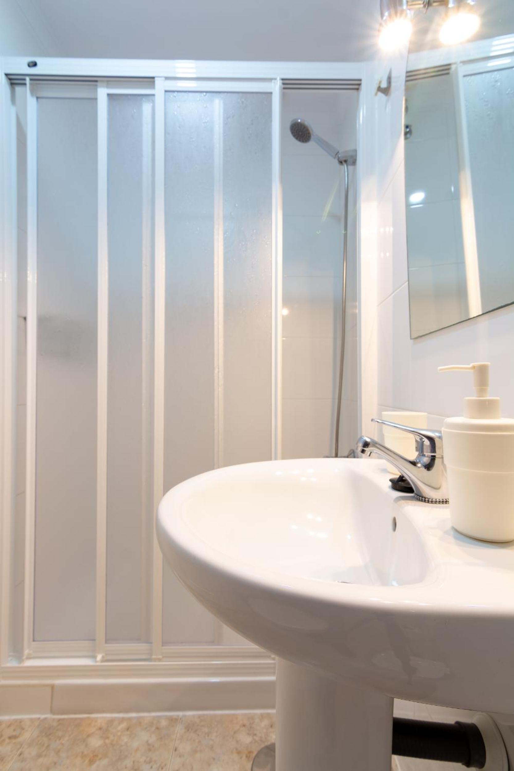 Double Room 10 m2 with Private Bathroom